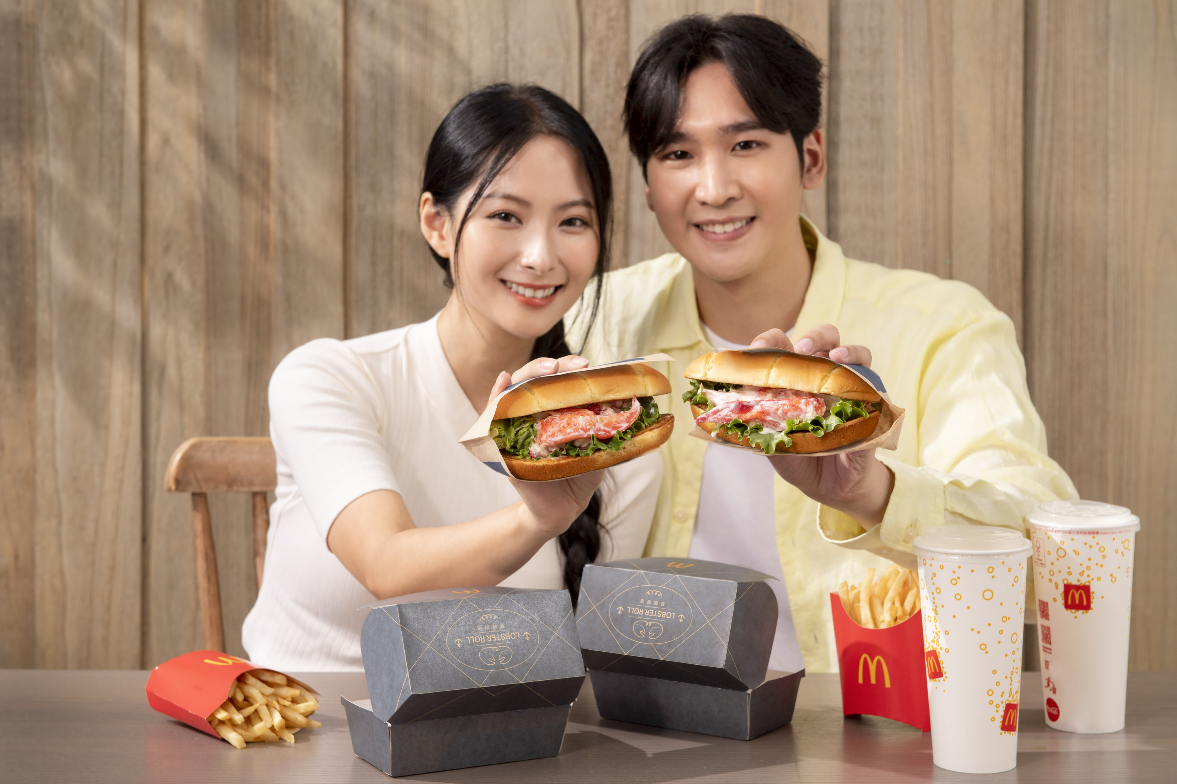 台灣麥當勞首度推出 「極選限店、每日限量 」必嚐海味漢堡 100%野生美洲螯龍蝦打造   8/30「螯龍蝦堡」限量30萬份重磅登場 人氣美食「香芋派」、全新單品咖啡「秘魯高原之星」 限期上市