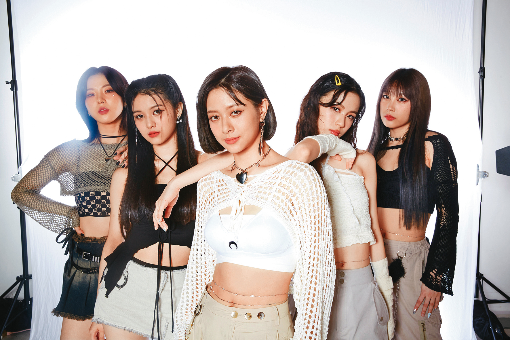 幻藍小熊（圖）成員XXIN（中）五官精緻宛如娃娃，外型、舞藝早已具備藝人條件。