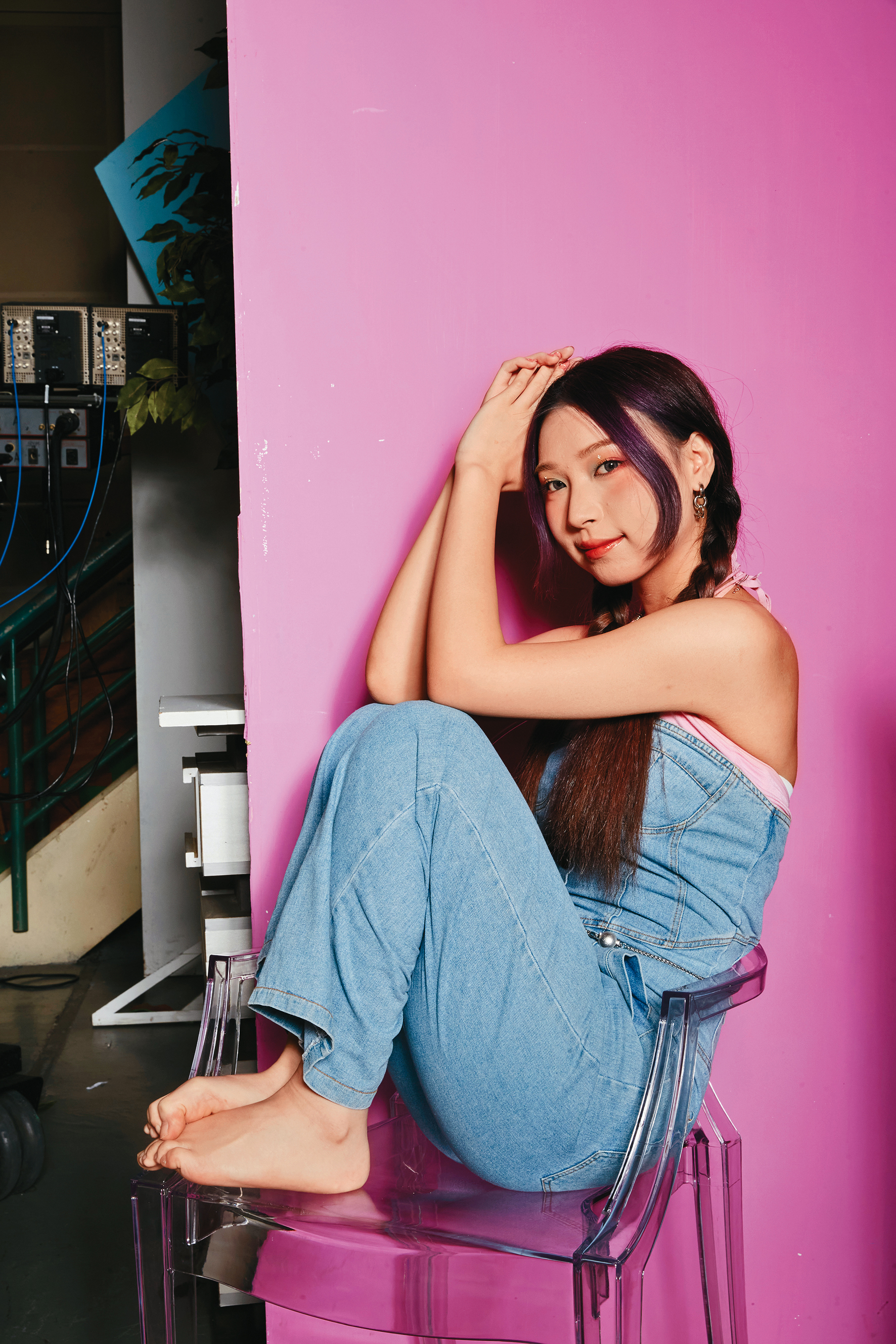 Bling/生日: 2004年11月16日(18歲)/經歷:台菲混血、紫月光隊長