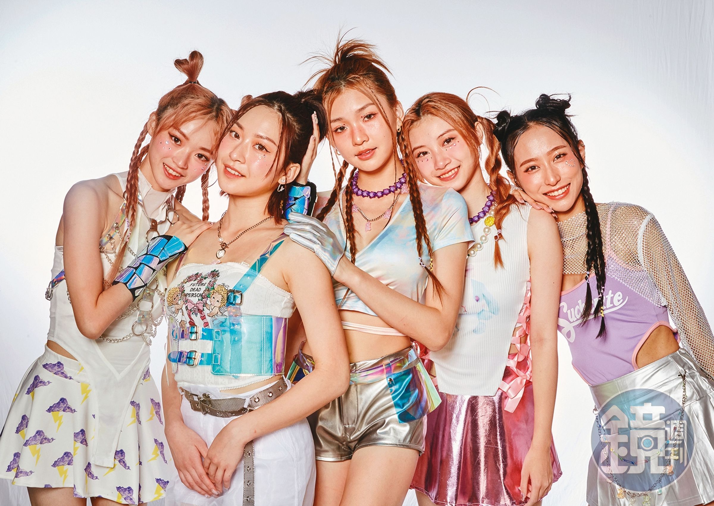 黑曜精靈成員幾乎都是高材生，當中學霸來自前女團「PER6IX」的力安。