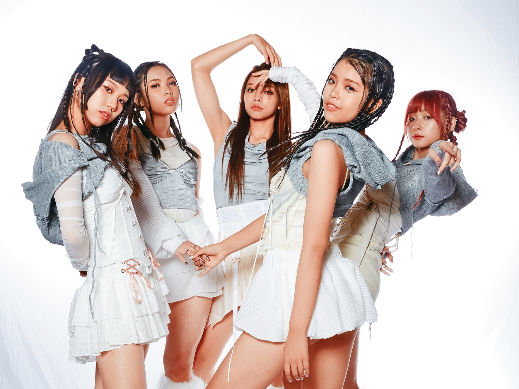 來自薄荷水晶的粼粼（中），16歲就赴韓國成為女團Cherry Bullet成員。