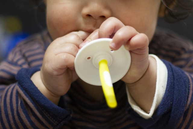 國內出現首例腸病毒死亡案例，為南部10個月大的男嬰。（示意圖非當事嬰兒，photo-ac）