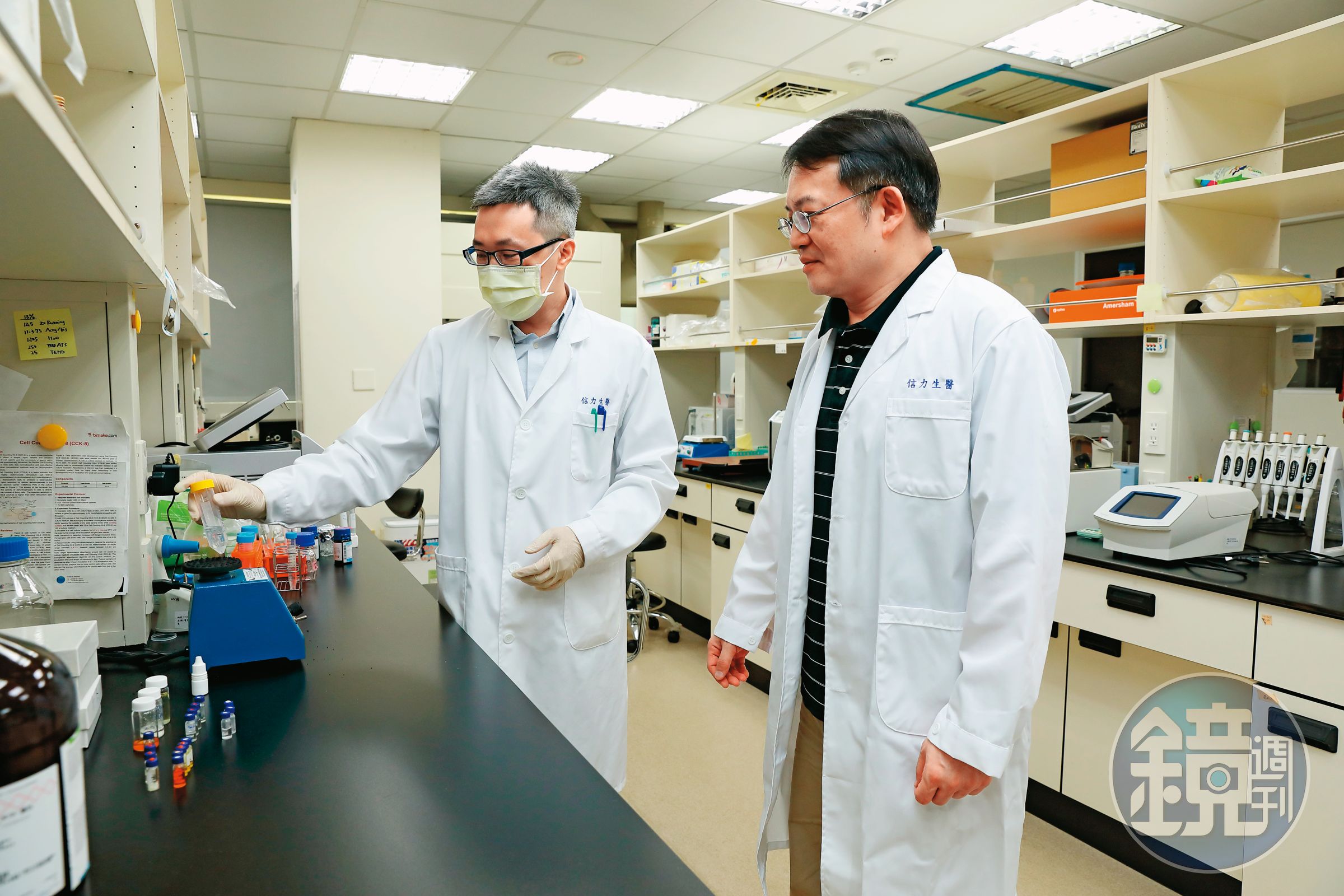 眼科新藥業者碩德日前從工研院技轉開發青光眼的一款新藥,也對隱形眼鏡新載體高度關注。(圖右為碩德董事長暨總經理陳啟祥)
