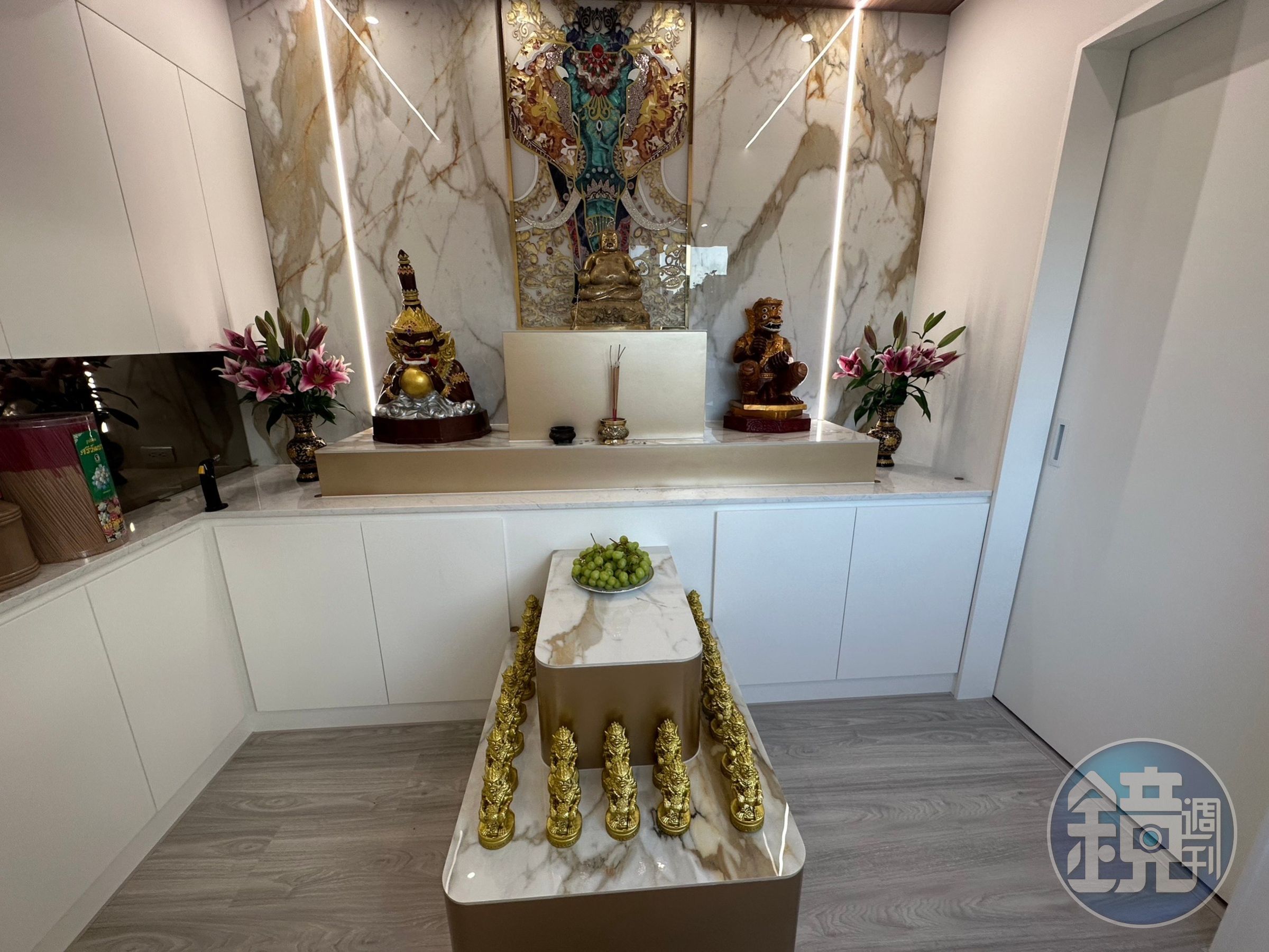 小A辣特地為從泰國請回來的神明打造佛堂。(小A辣提供)