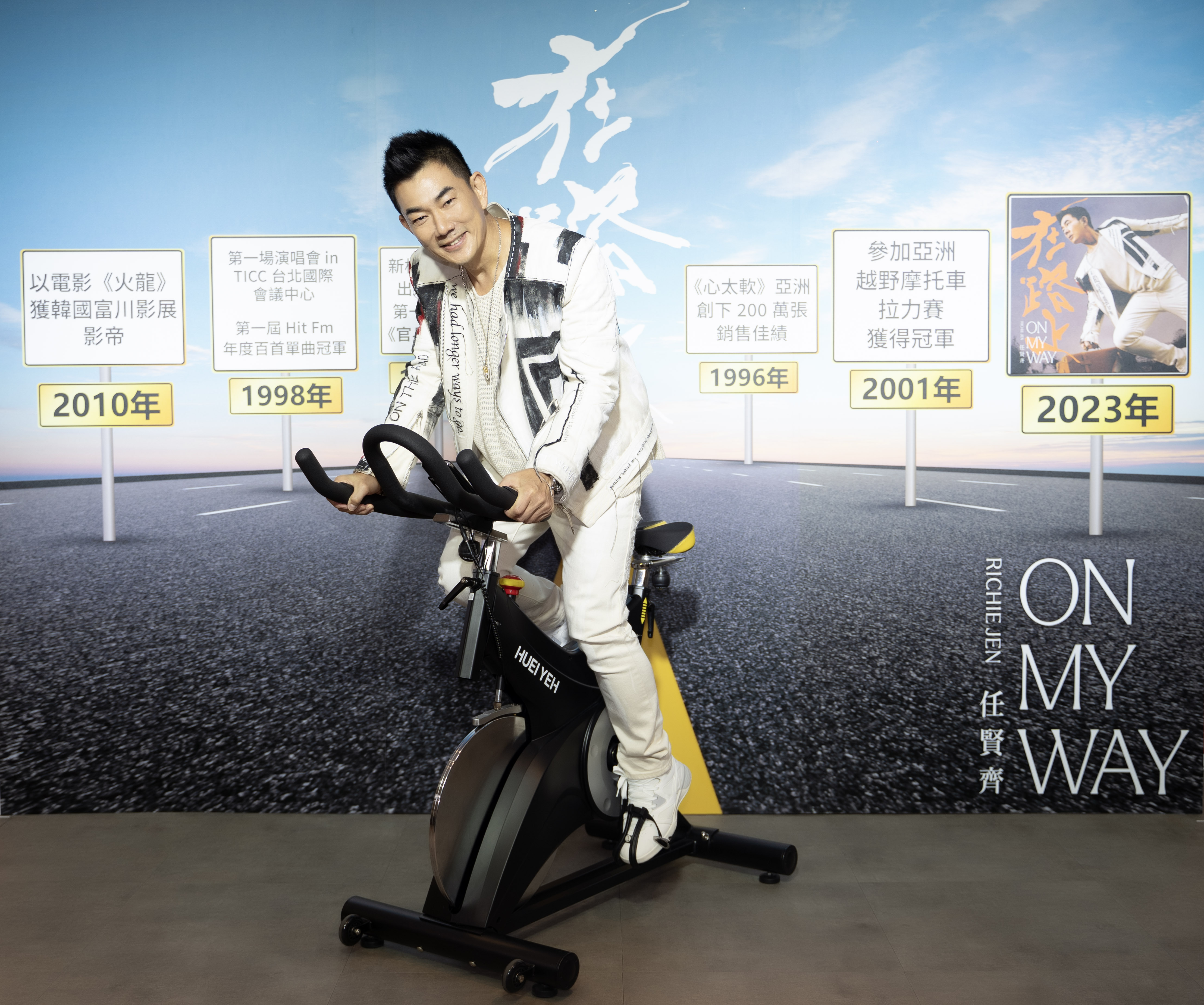 熱愛戶外運動的任賢齊，靠騎越野摩托車、衝浪找尋創作靈感。（Hit Fm聯播網提供）