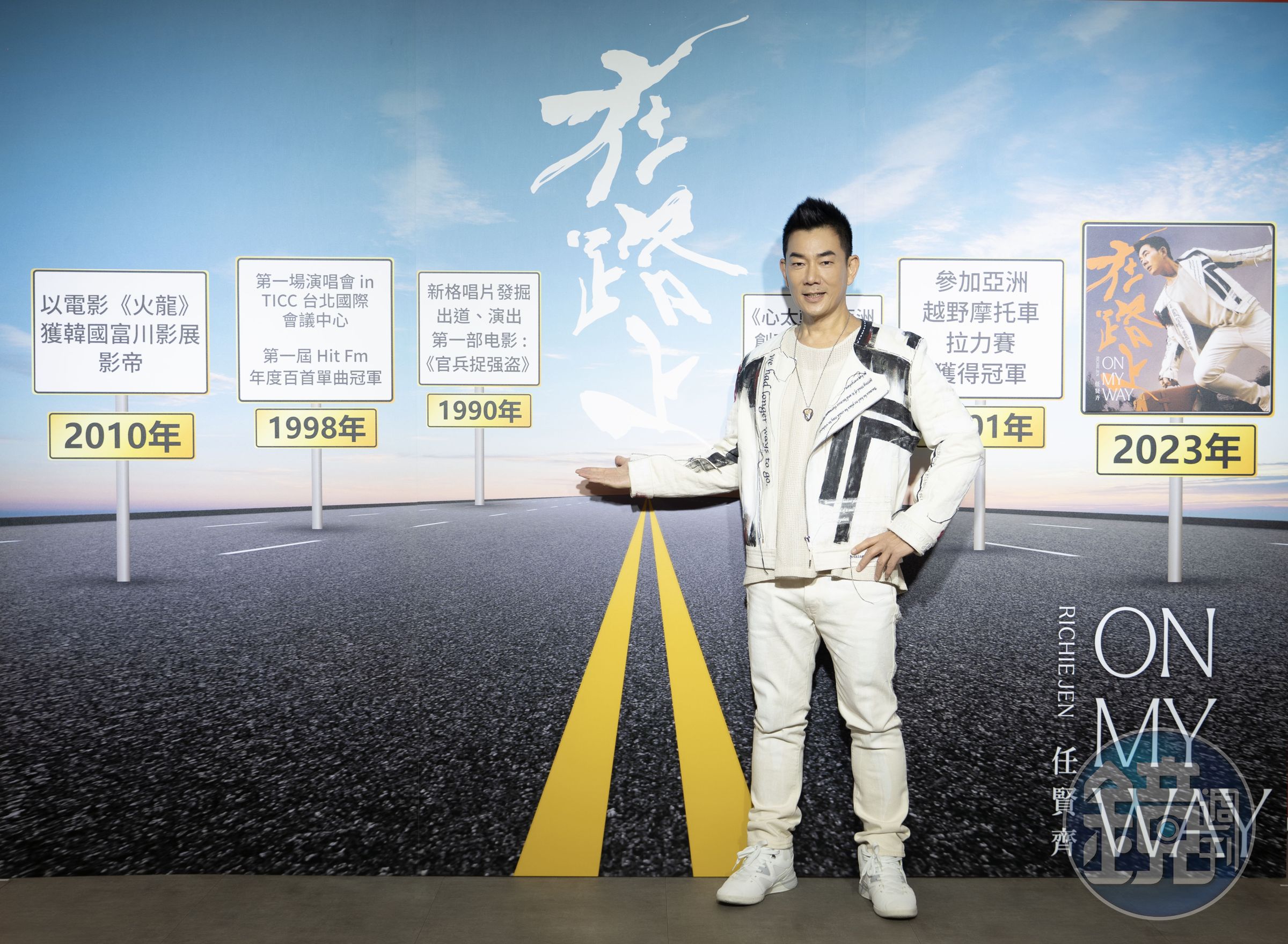 任賢齊上電台宣傳新專輯《在路上》。(Hit Fm聯播網提供)