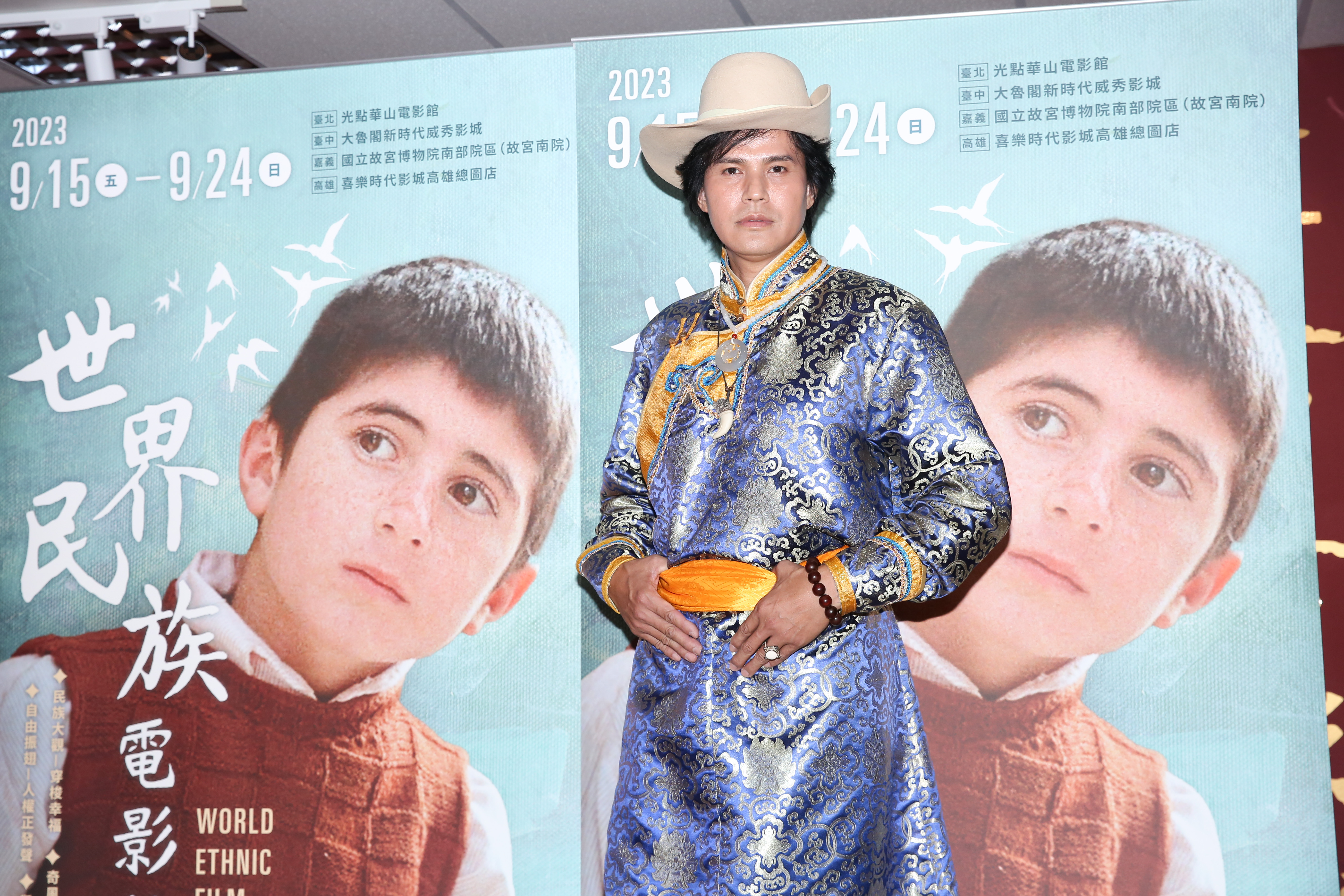 近年幾乎都在對岸拍片，大慶還學會了騎馬，不過有次卻不慎墜馬，停工2星期養傷。