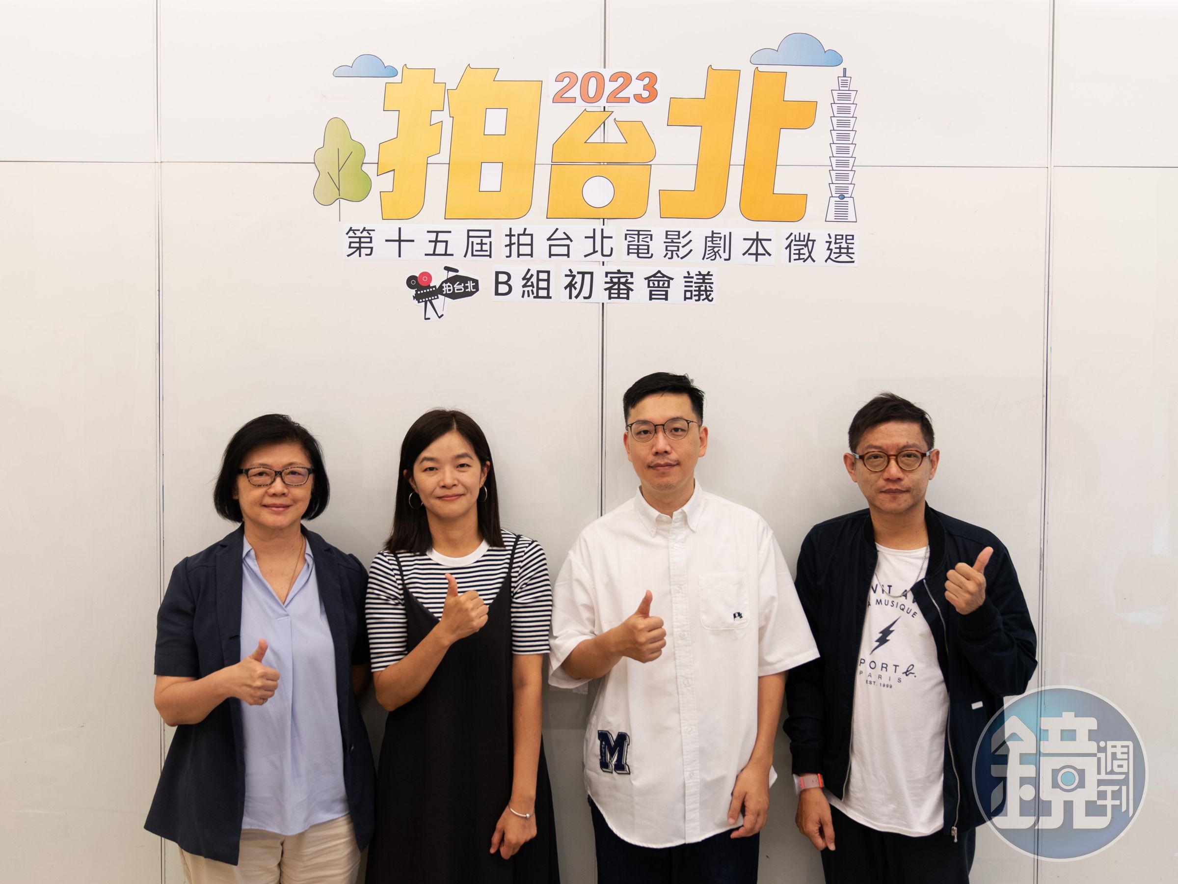 影委會饒紫娟總監(左起)與拍台北評審王莉雯、侯季然、塗翔文合影。(台北市影委會提供)