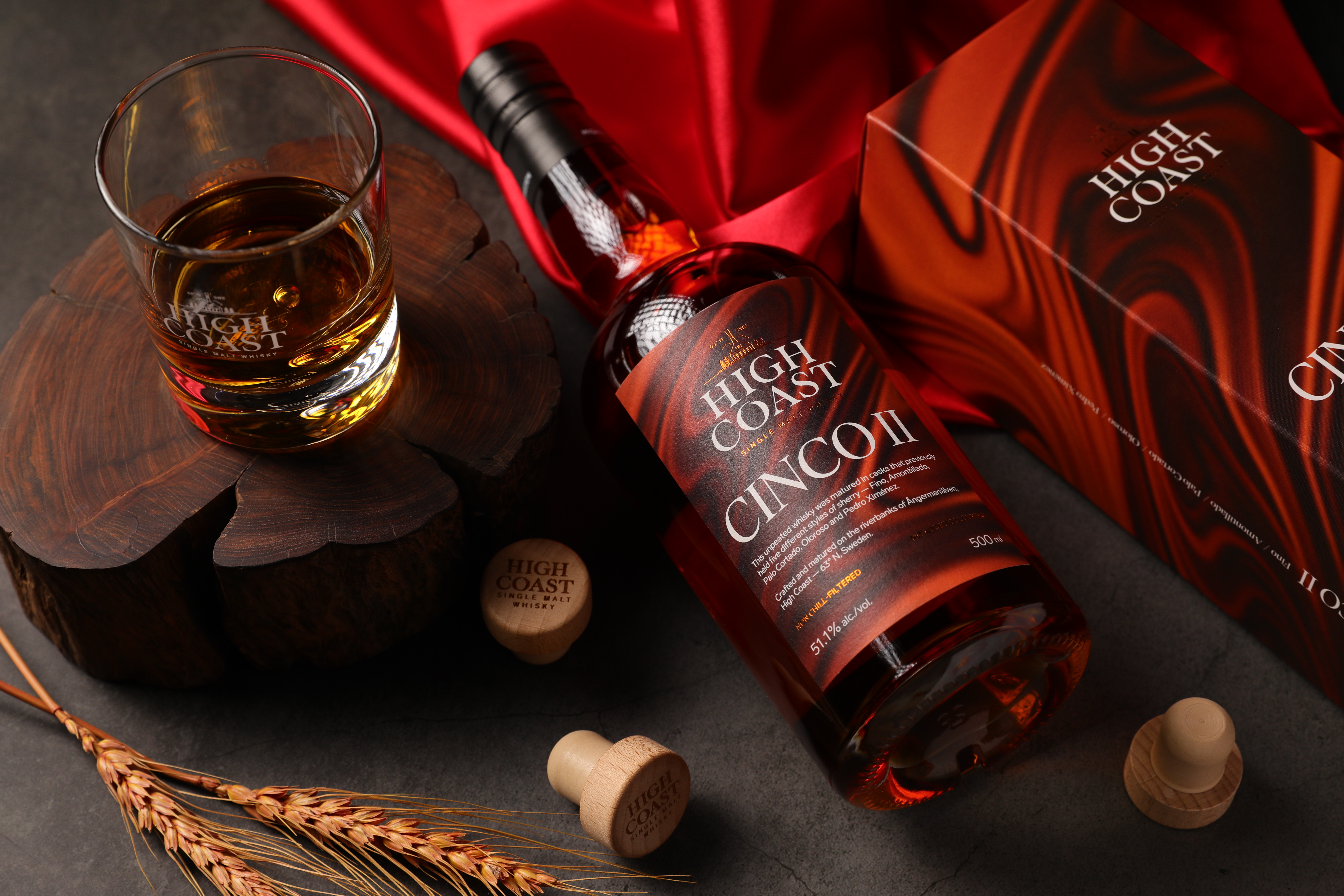 「舞雪莉。貳」（CINCO Ⅱ）挑戰過桶極限，成為目前世界上用到最多種雪莉桶的單一麥芽威士忌。（3,480元／瓶、500ml）