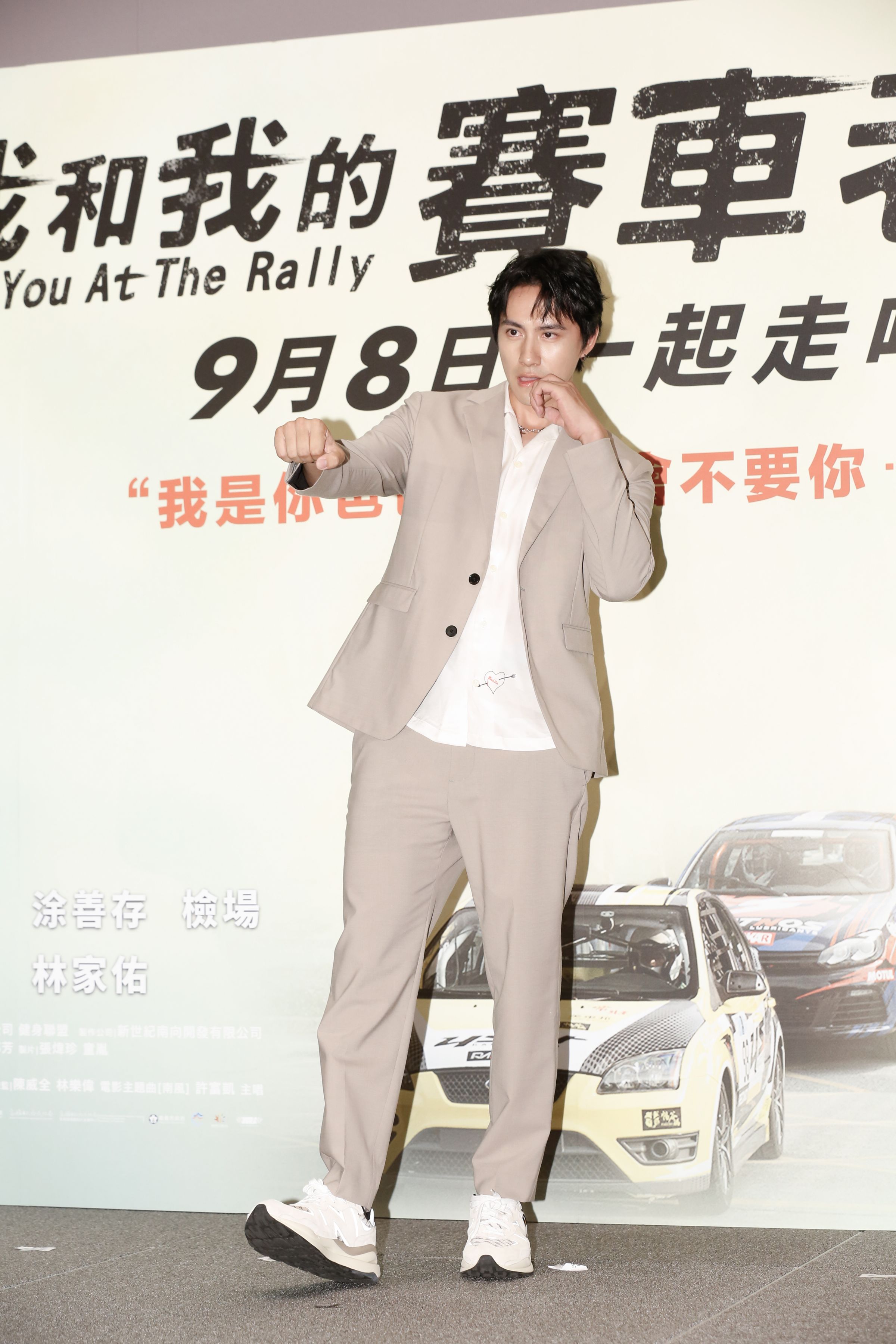 潘君倫的「空氣賽車」看起來比較像是「遊車河」。