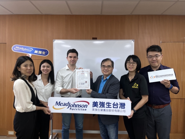 美強生與財團法人雙福社會福利慈善事業基金會攜手關懷有需要的家庭及獨居長者。（雙福社會福利慈善事業基金會提供）