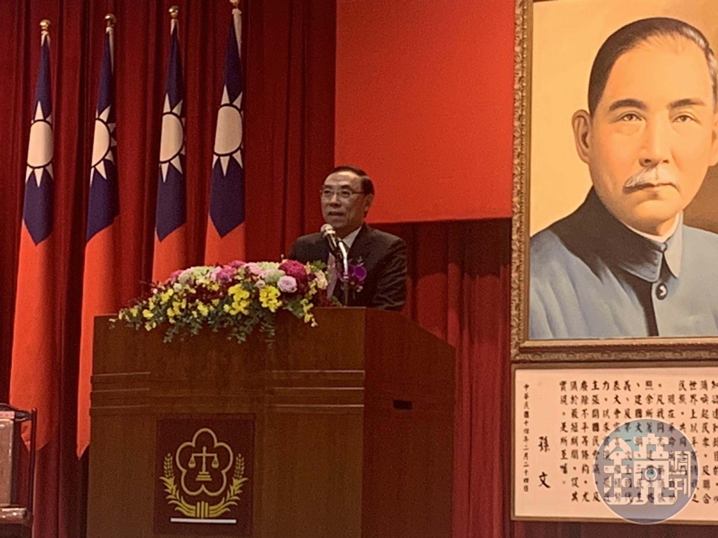 行政執行署今舉辦高階主管及各分署分署長聯合交接暨宣誓典禮,由部長蔡清祥監交,儀式隆重。(行政執行署提供)