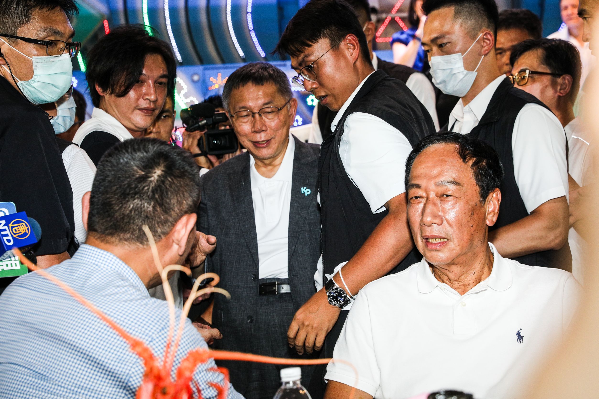 郭台銘與柯文哲的短暫「郭柯會」，後續因插曲持續引發話題。