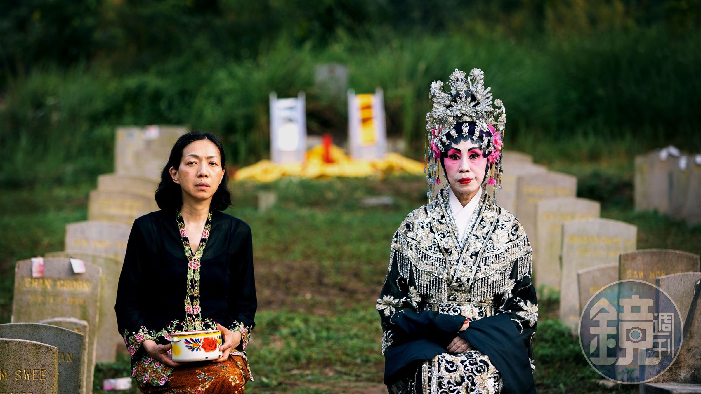 金馬獎最佳新導演張吉安新作《五月雪》，邀來馬來西亞演技派女星蔡寶珠（右）與金鐘、金曲得主萬芳（左）主演，以大馬的「513事件」為背景。（金馬影展執行委員會提供）