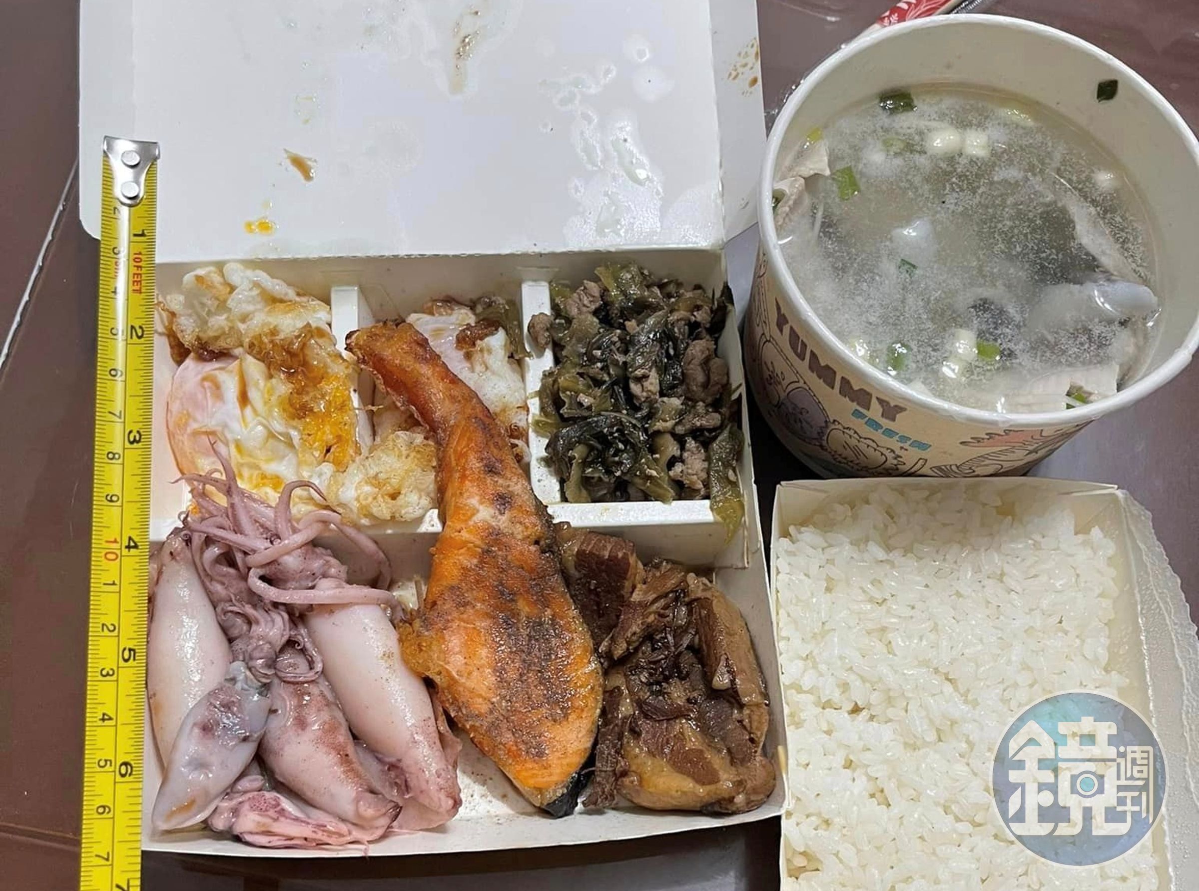 新竹一名女子買了便當、湯和白飯花了550元。(翻攝自臉書社團《新竹大小事》)
