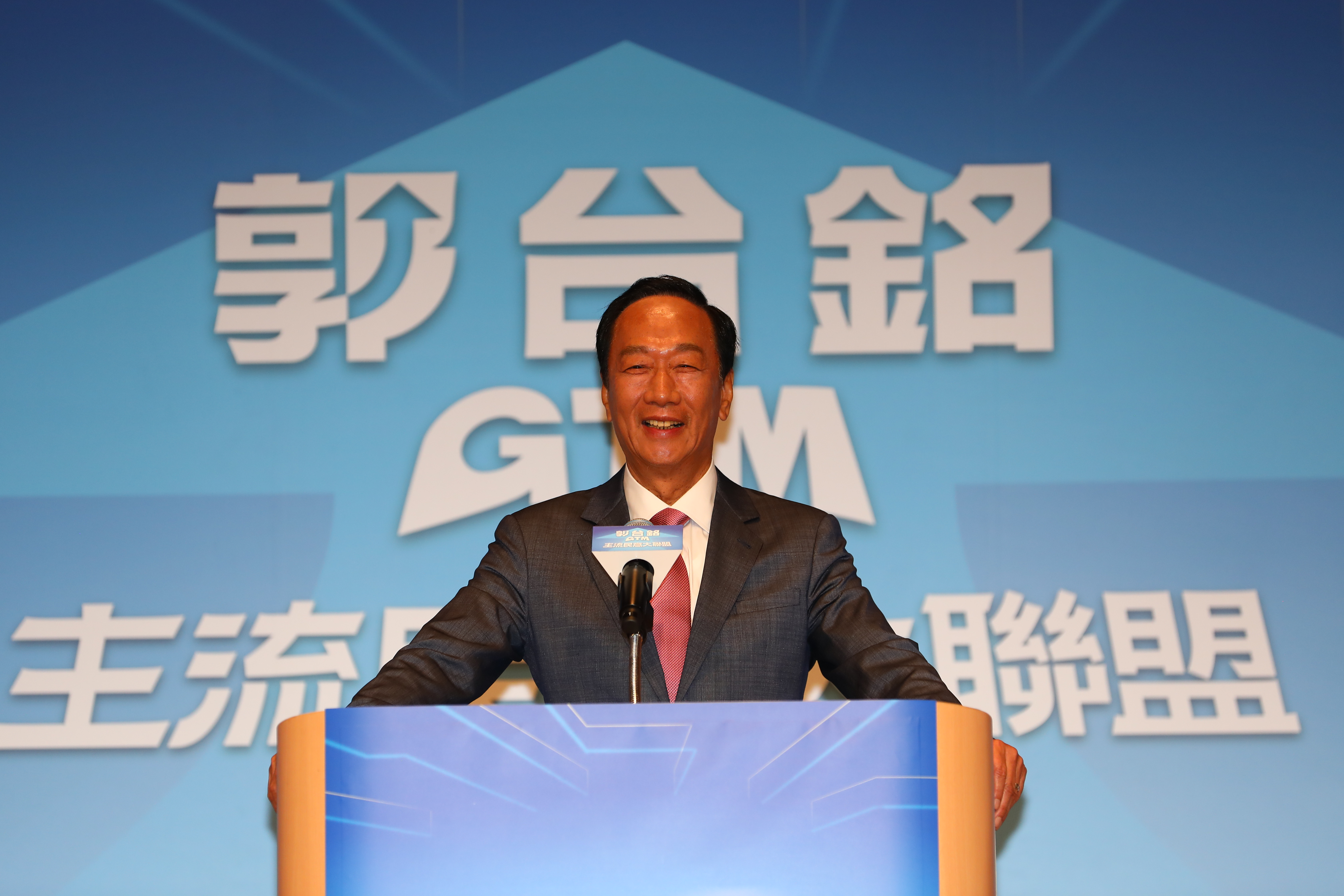 柯文哲因獎學金風波引起熱議，郭台銘（圖）今聲援柯，痛批民進黨專潑髒水。（本刊資料照）