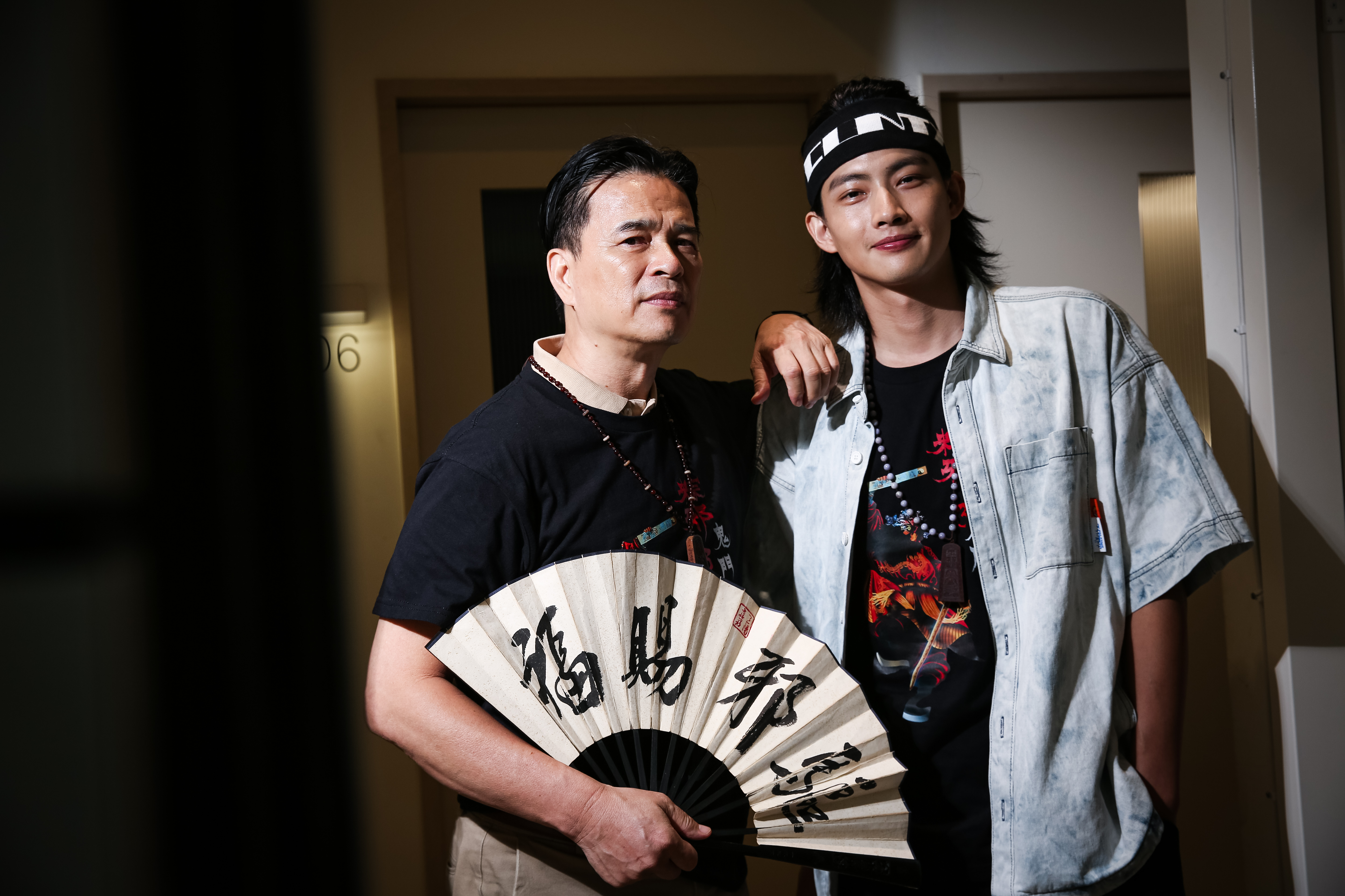 李興文後來得知張庭瑚的父親在他小時因公殉職,體會為何張庭瑚會演出這角色,有些內心戲要有同樣心境的人才比較能夠入戲。