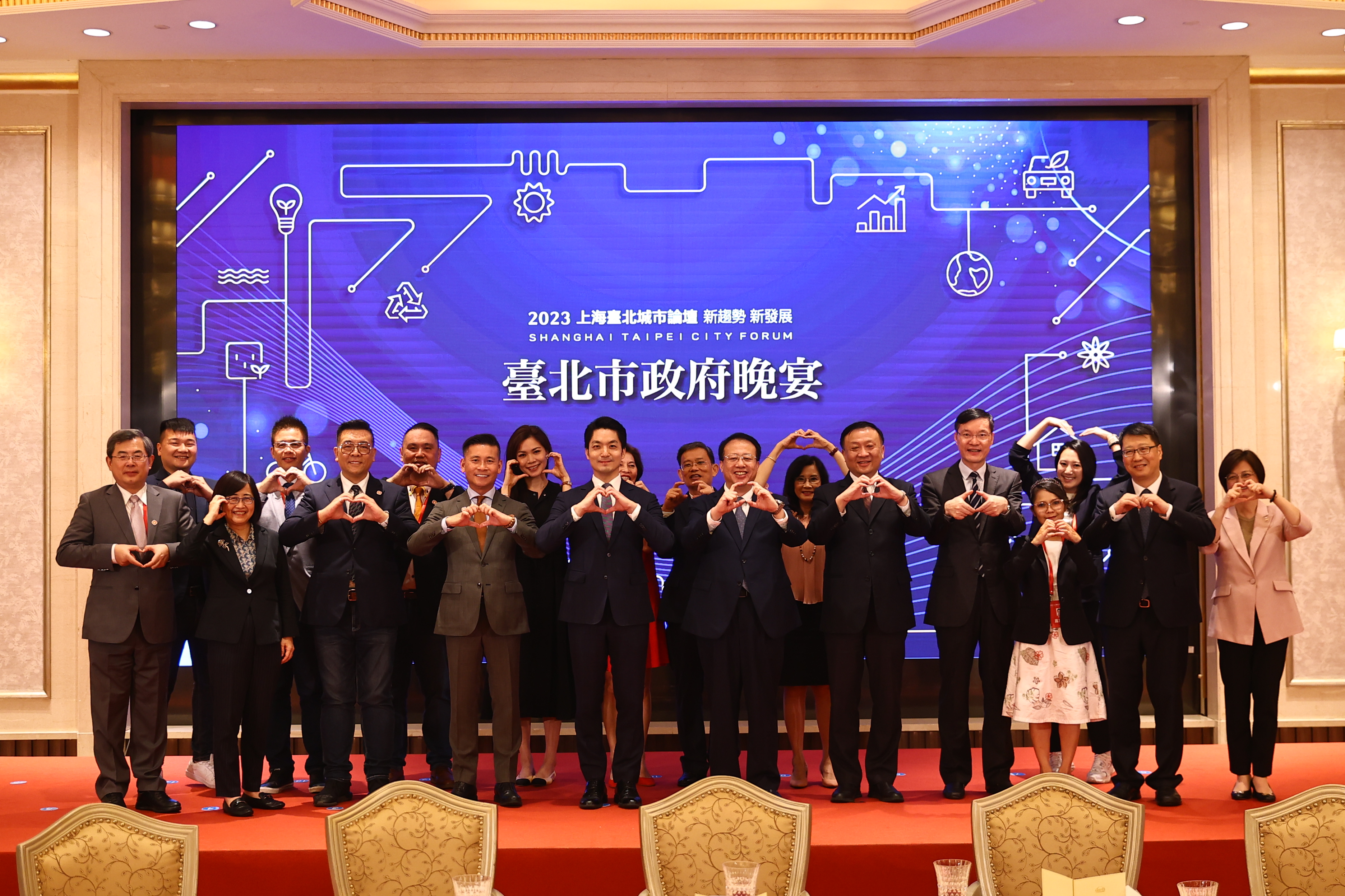 台北市長蔣萬安率團出席上海雙城論壇，29日接受上海市長龔正接風宴後，今（30）晚由北市府回請晚宴。