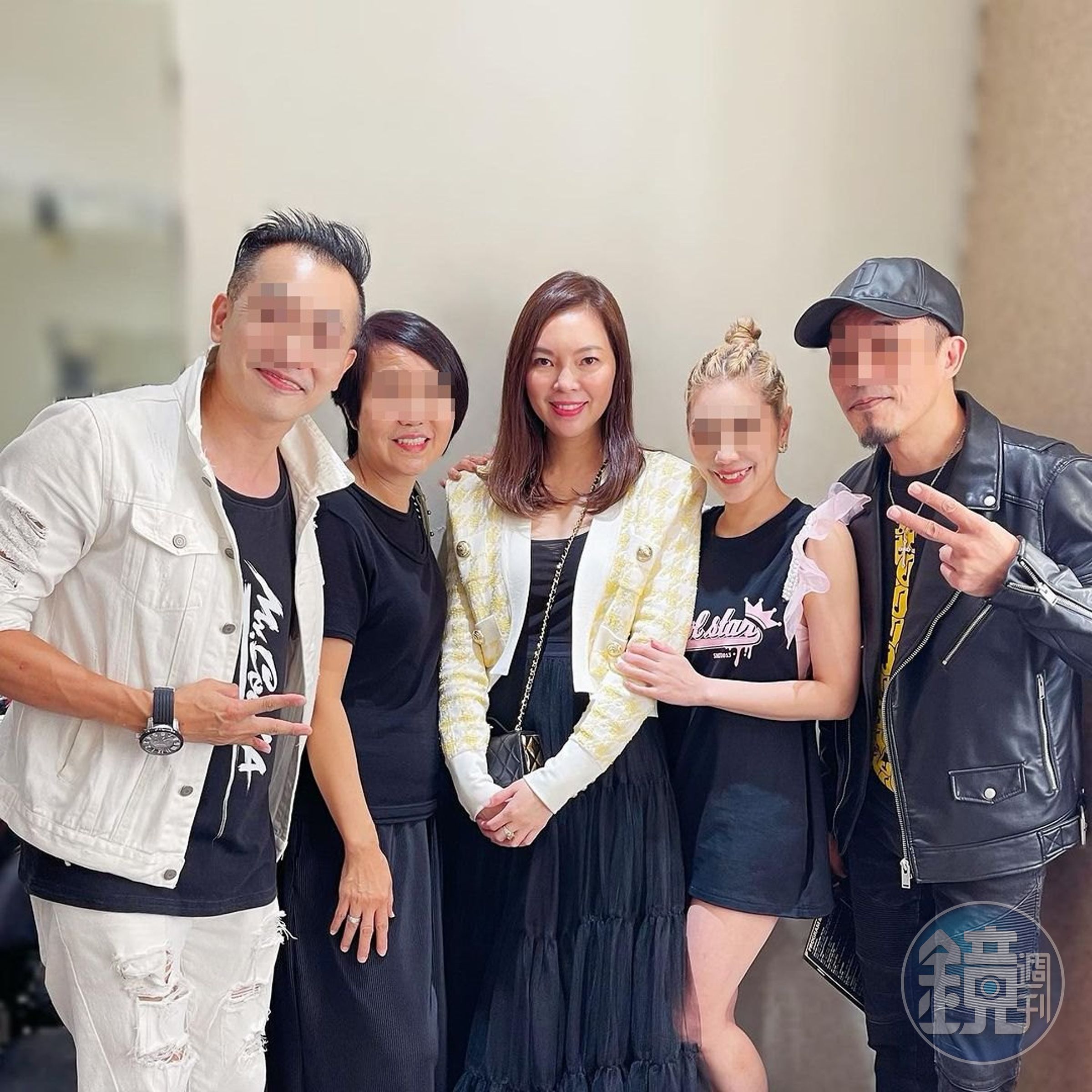 曾馨瑩（中）26日參加「2023第三屆大型展演TDC」。（翻攝acho0607 IG）