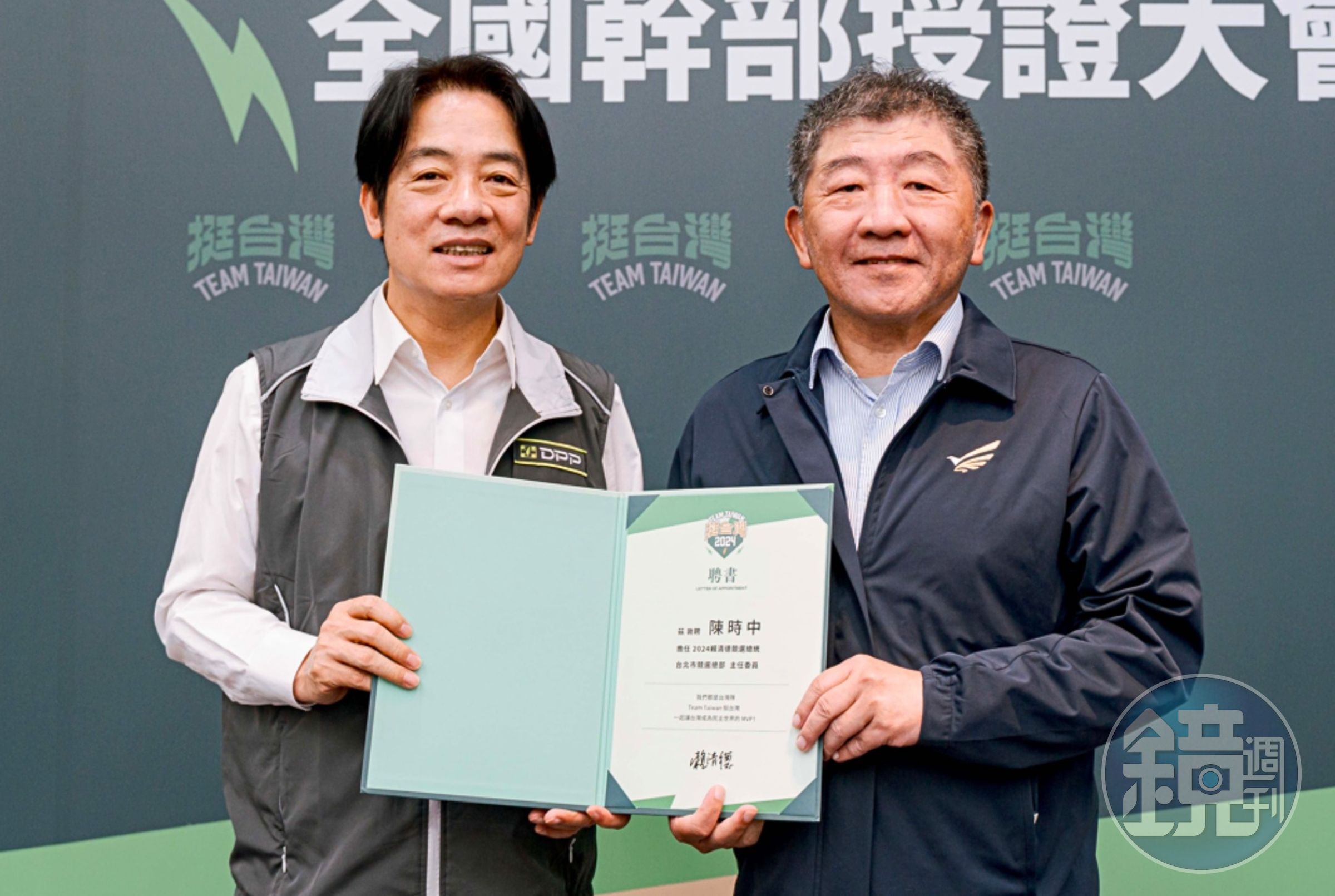 陳時中(右)在臉書開心宣布,接任賴清德(左)的台北競總主委一職。(翻攝自陳時中臉書)