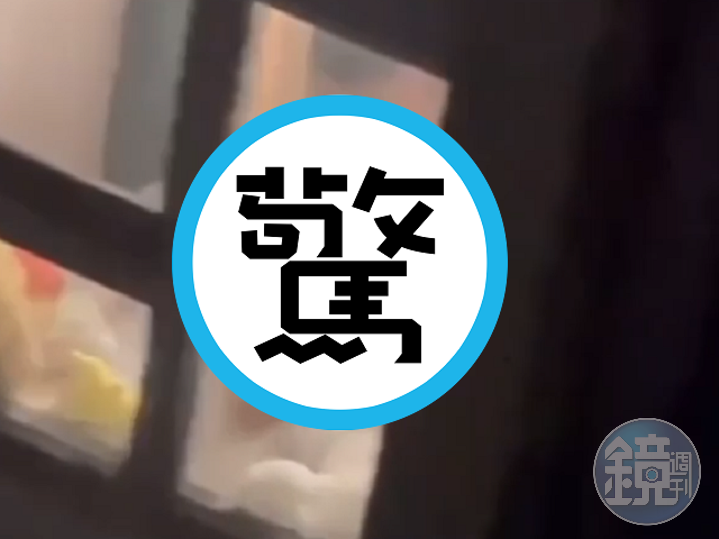 夫妻做愛沒拉窗簾,慘遭鄰居偷直播!全網看活春宮「噢噢噢」響徹雲霄。(翻自《51吃瓜網》)