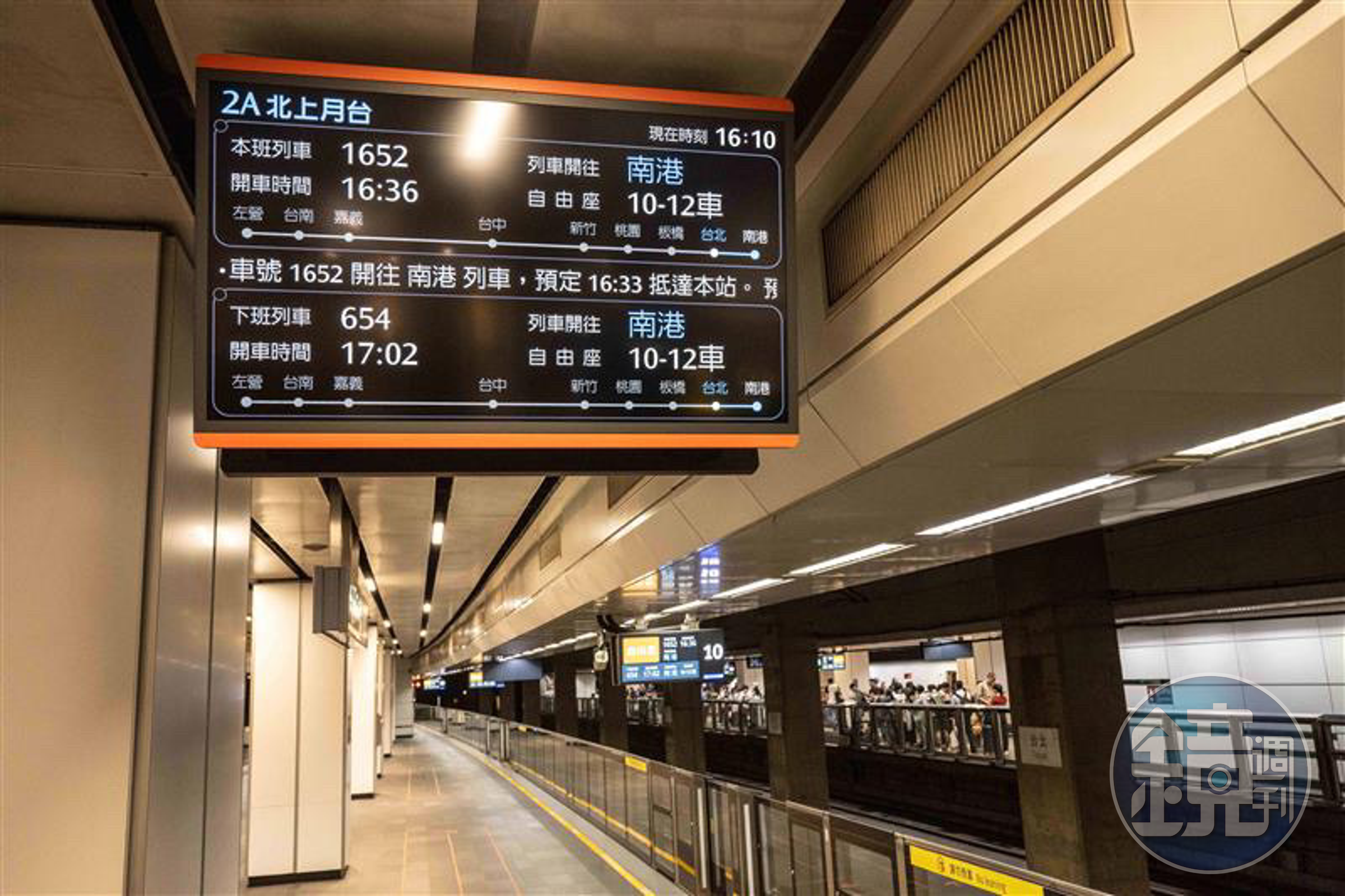 搭乘自由座的旅客可於抵達車站月台上的「旅客資訊顯示系統」,查看最近車次的自由座車廂配置位置。(台灣高鐵公司提供)