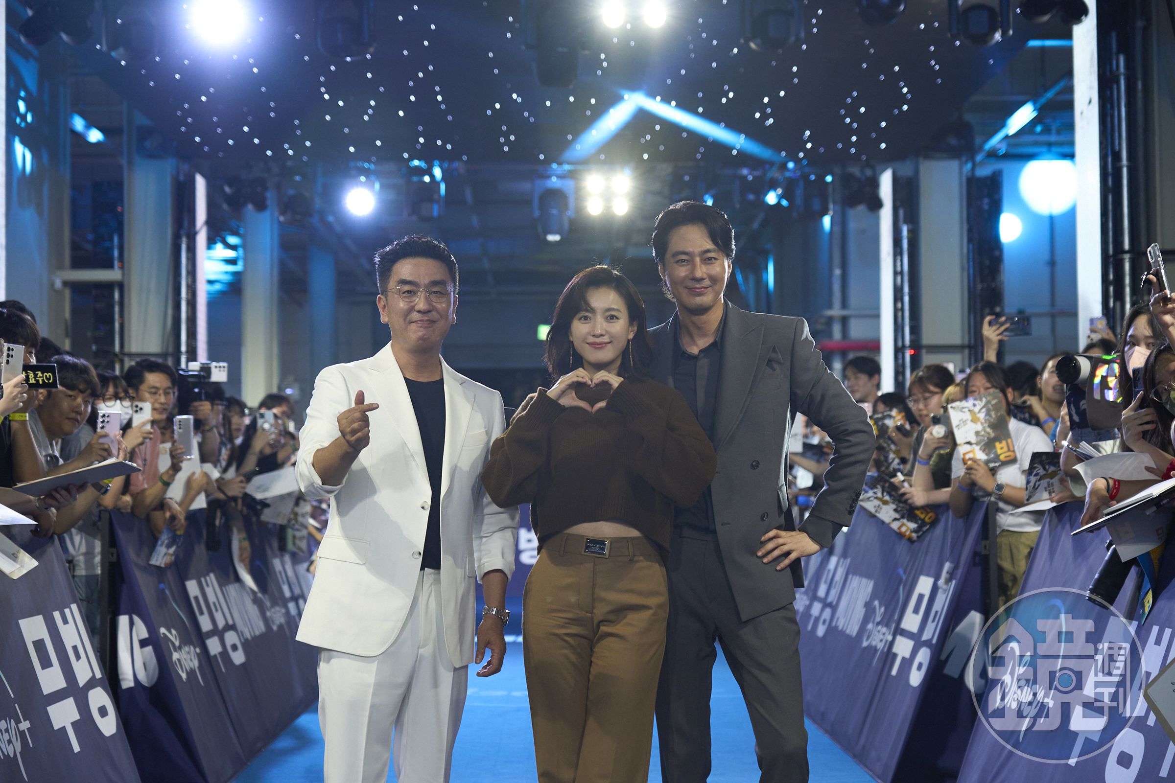 柳承龍（左起）、韓孝周和趙寅成在紅毯上受到粉絲歡迎。（Disney+提供）