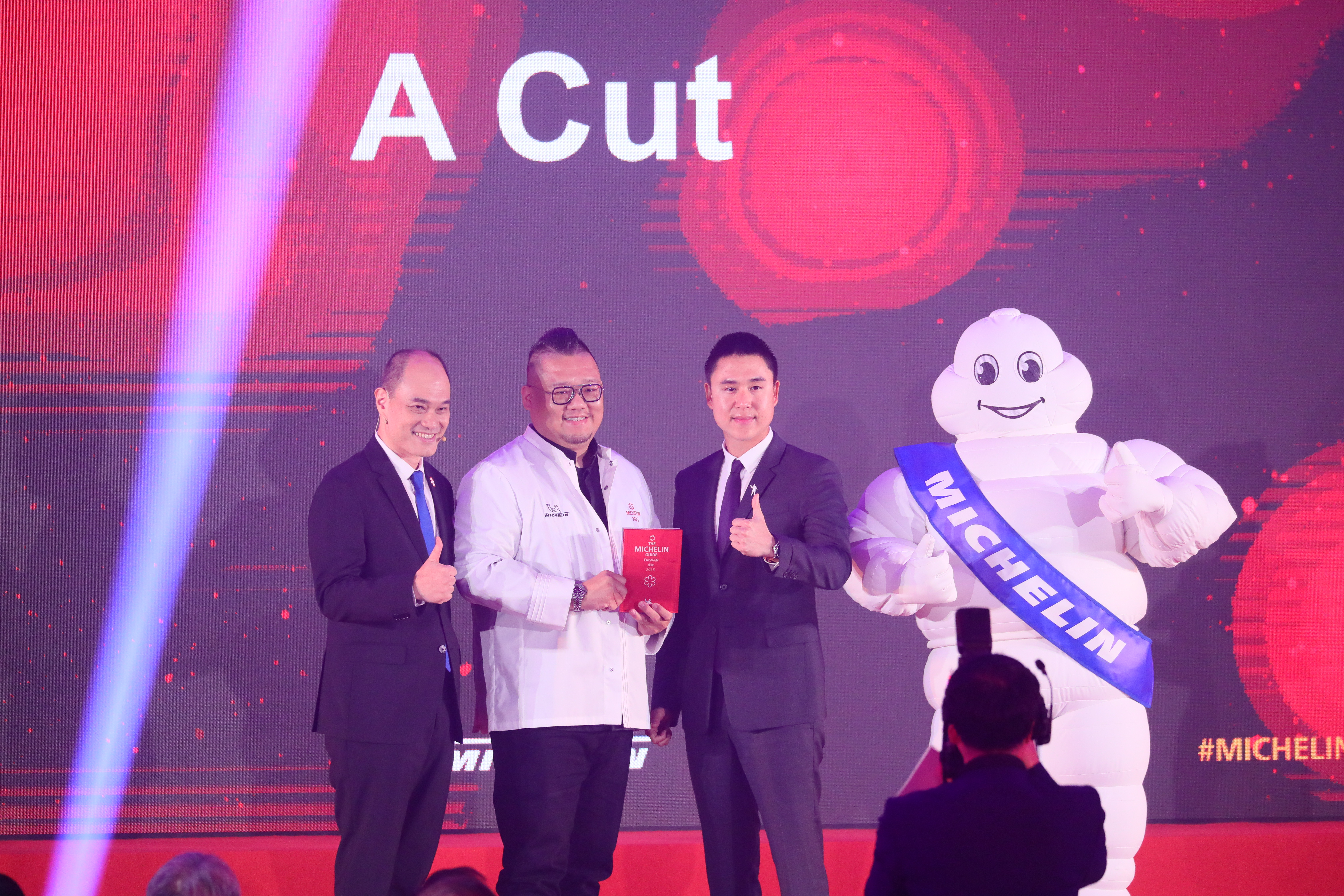 以帶來最頂級牛排饗宴為理念的「A cut」重起爐灶反而闖進榜單,摘下一星。