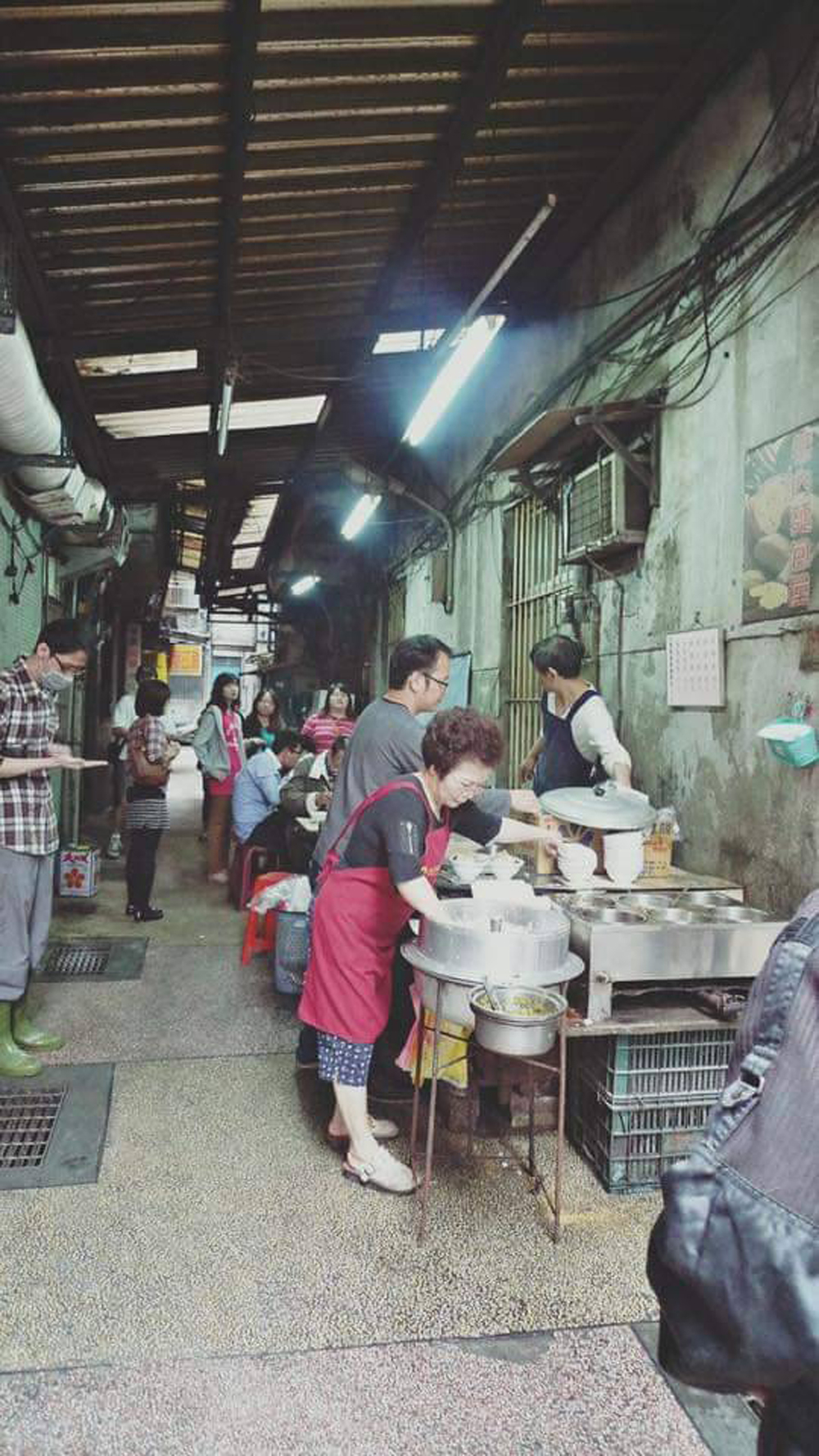 天天鮮排骨飯1971年開始擺攤,6年前才搬進現址。(翻攝自天天鮮排骨飯粉絲專頁)