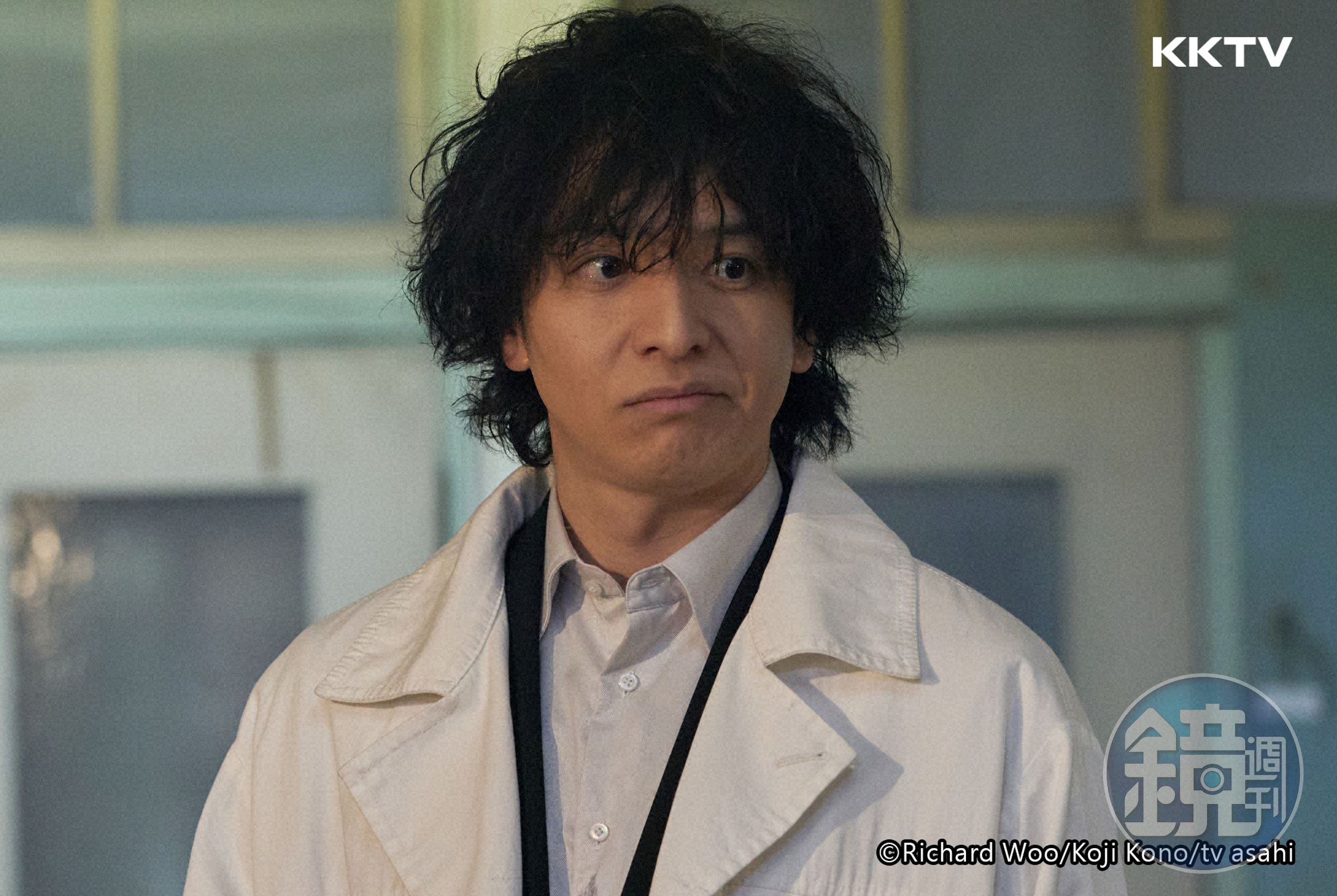 生田斗真在主演《警部補大魔神》中換上米粉頭造型，制裁警方無法處理的罪犯。（KKTV提供）