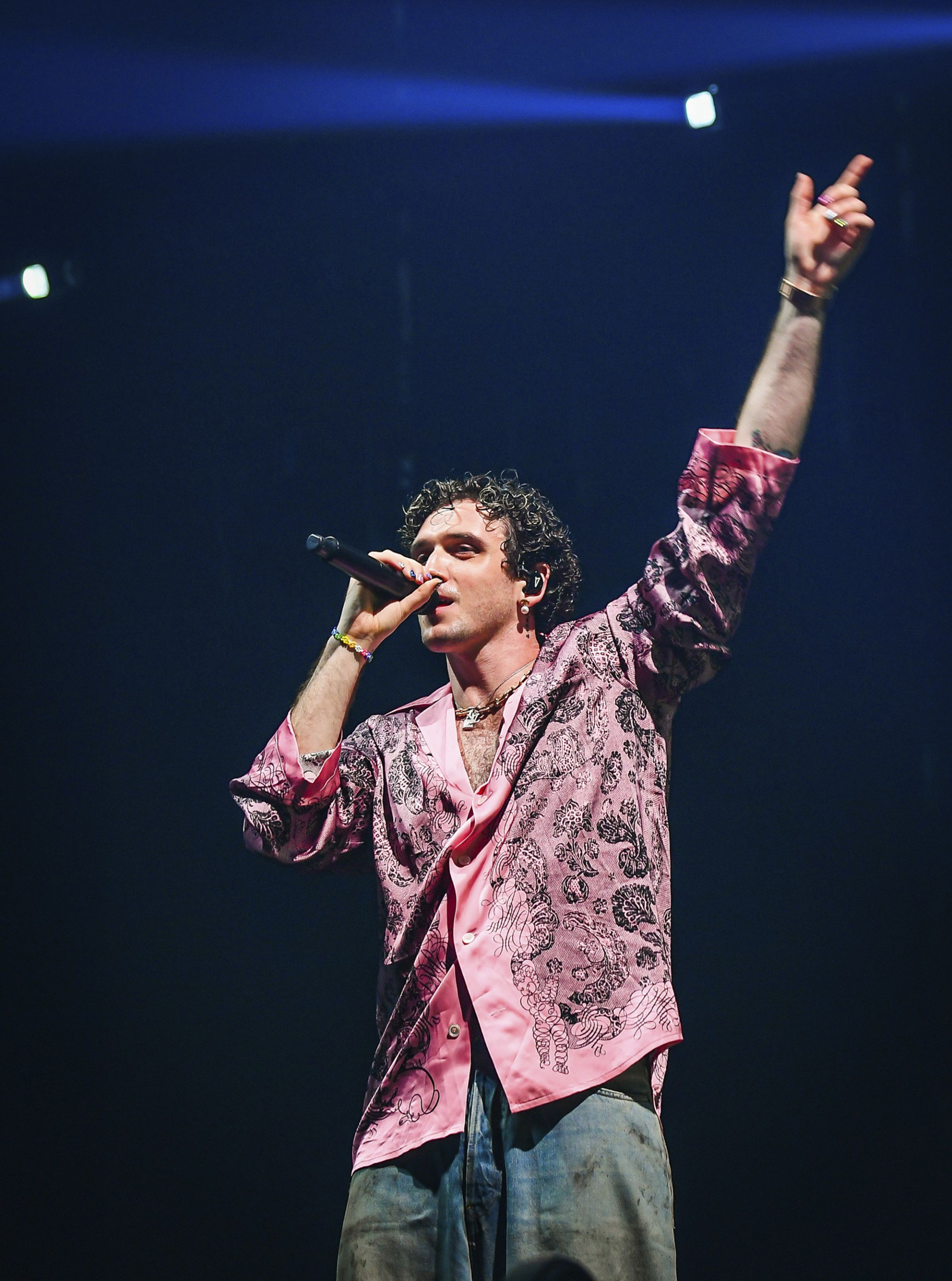 LAUV 以新歌〈Love U Like That〉開場。(Live Nation Taiwan提供)