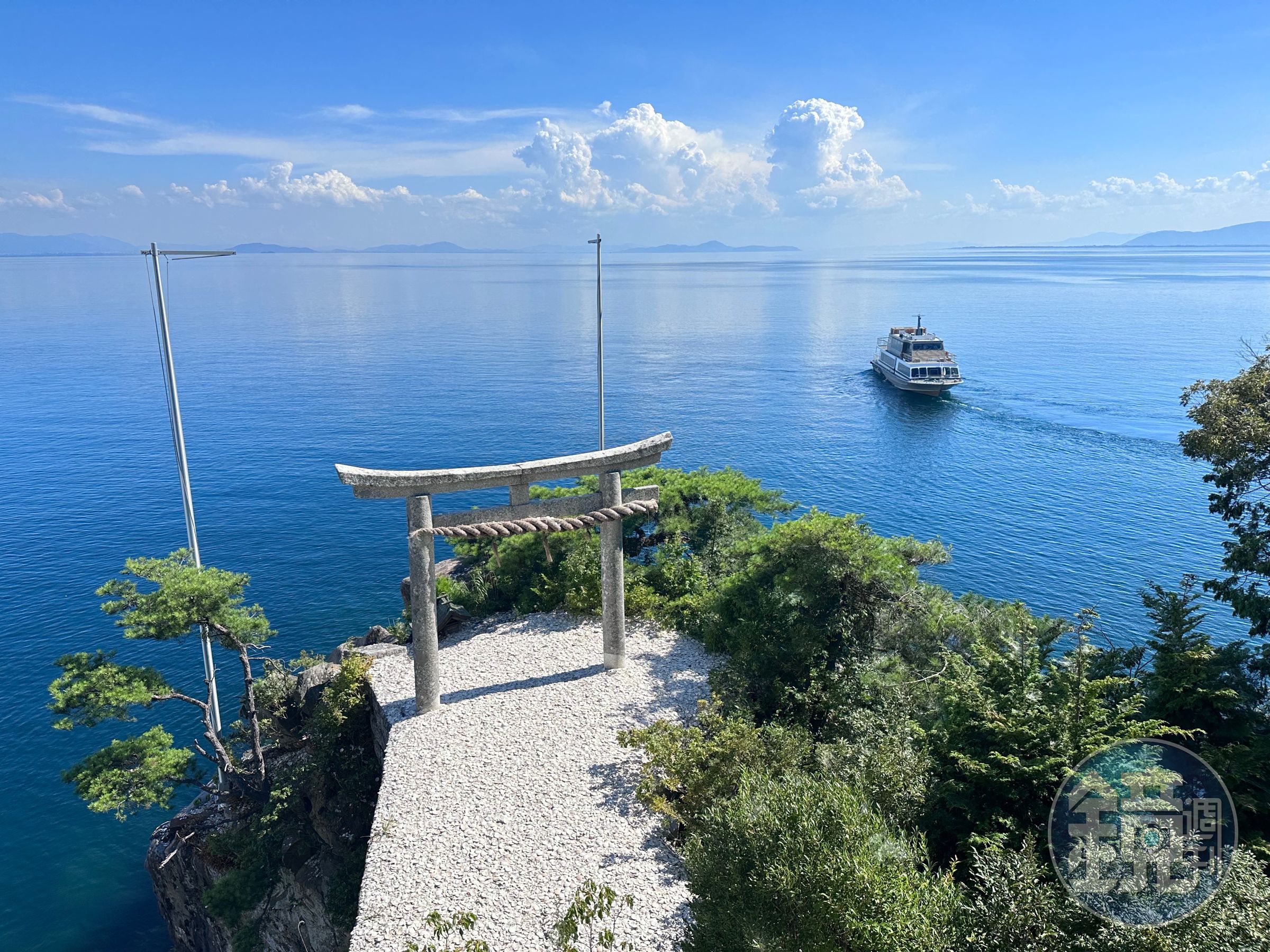 竹生島為位於琵琶湖北部的一座島嶼,可從長濱港、今津港或彥根港乘船前往。
