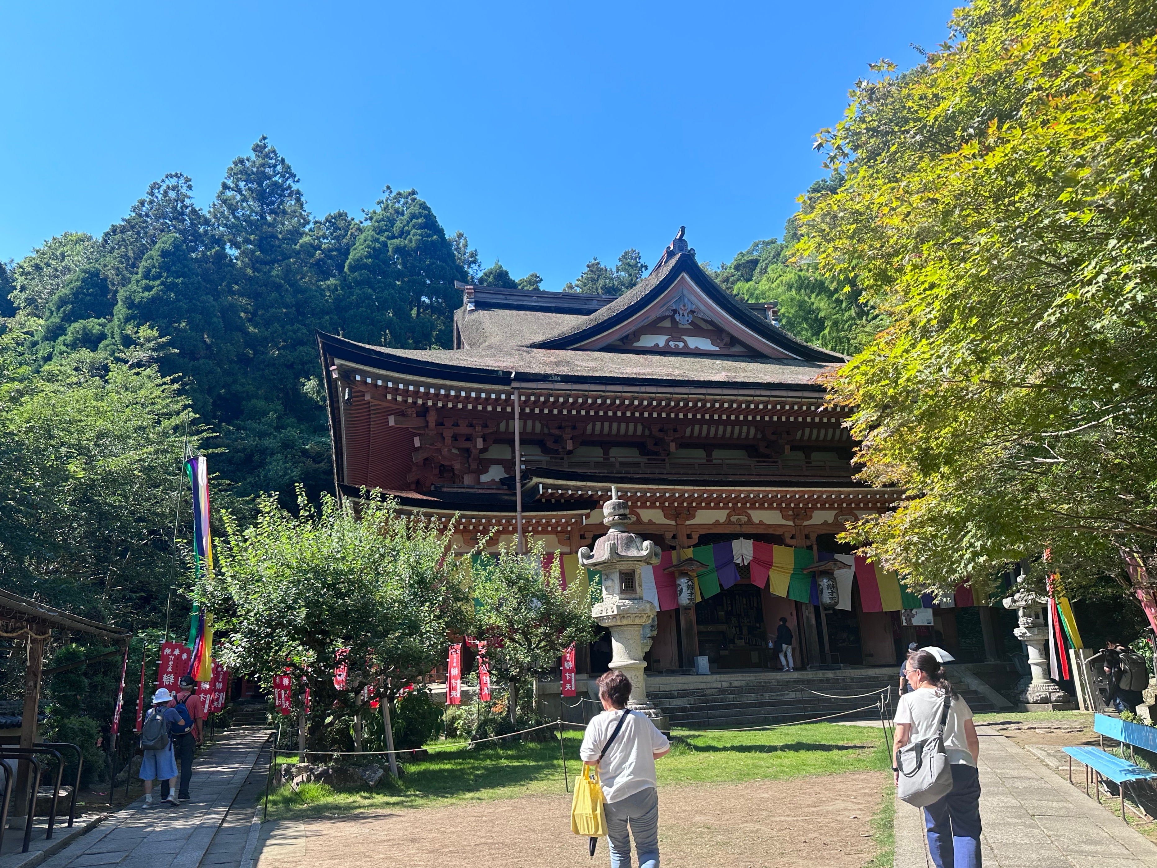 寶嚴寺建於西元724年，已有1200多年歷史，據說寶嚴寺的唐門建築是豐臣秀吉大阪城的唯一遺跡。