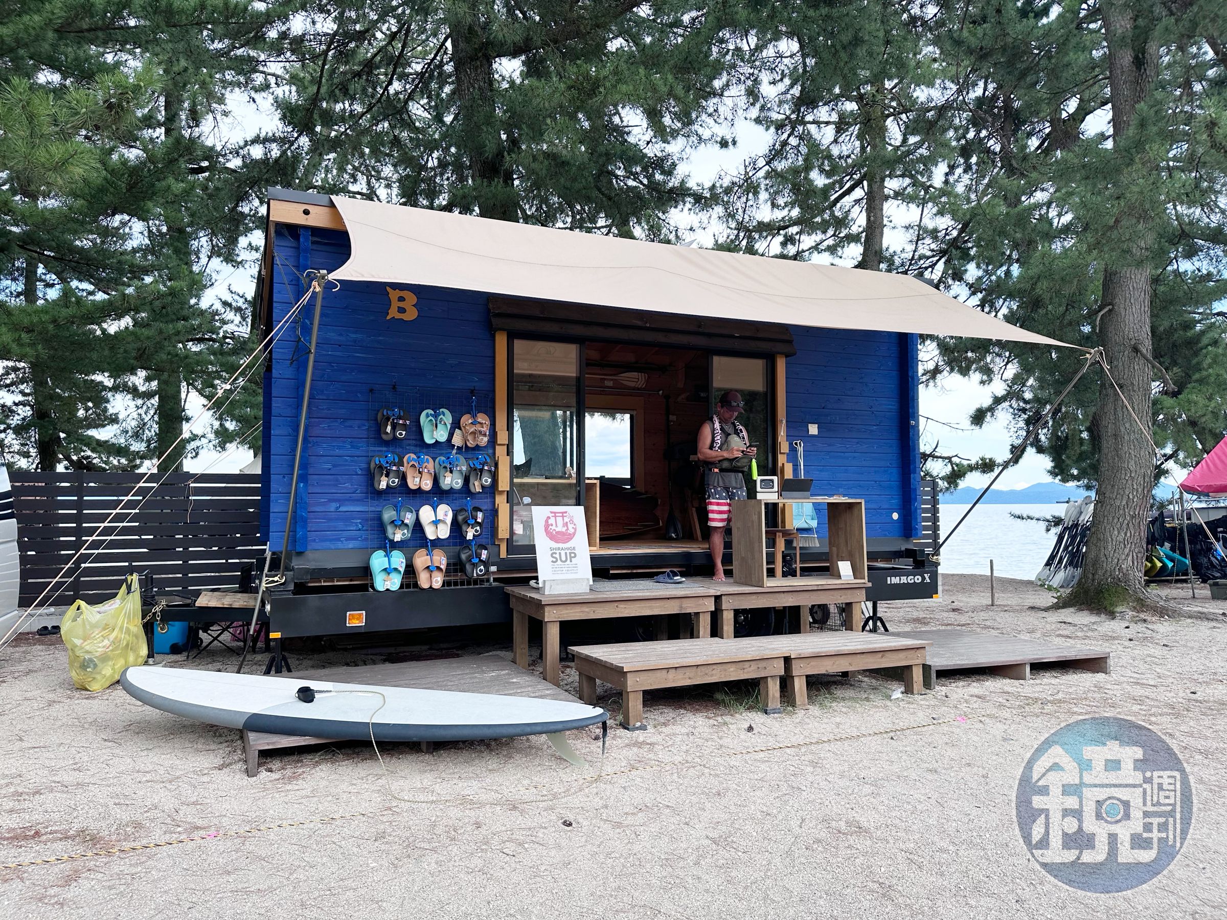 店家提供各式水上遊程,其中最受歡迎的就屬SUP立槳參拜。