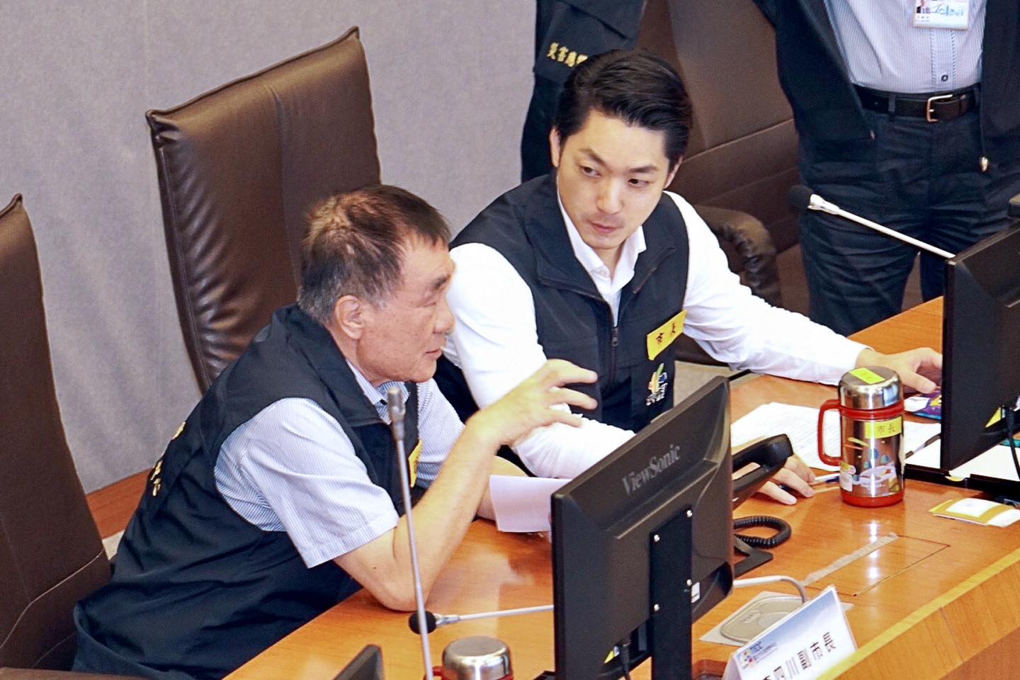 台北市長蔣萬安一早主持颱風整備會議。(翻攝自蔣萬安臉書)