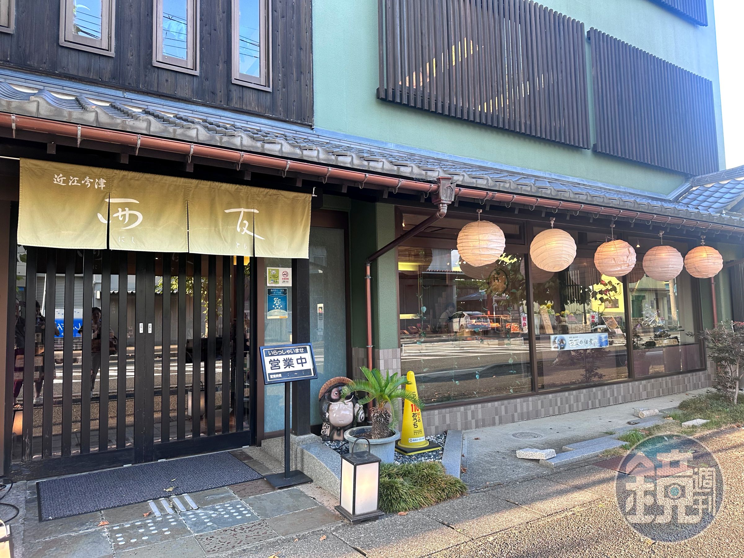 西友本店從昭和時代營業至今,用餐時段都要排隊。