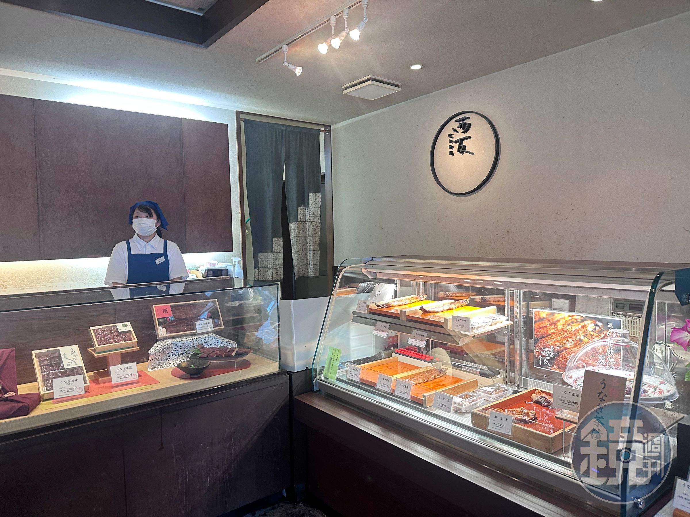 一樓店舖販售蒲燒鰻、鰻魚便當與各式佃煮物,也很適合買伴手禮送人。