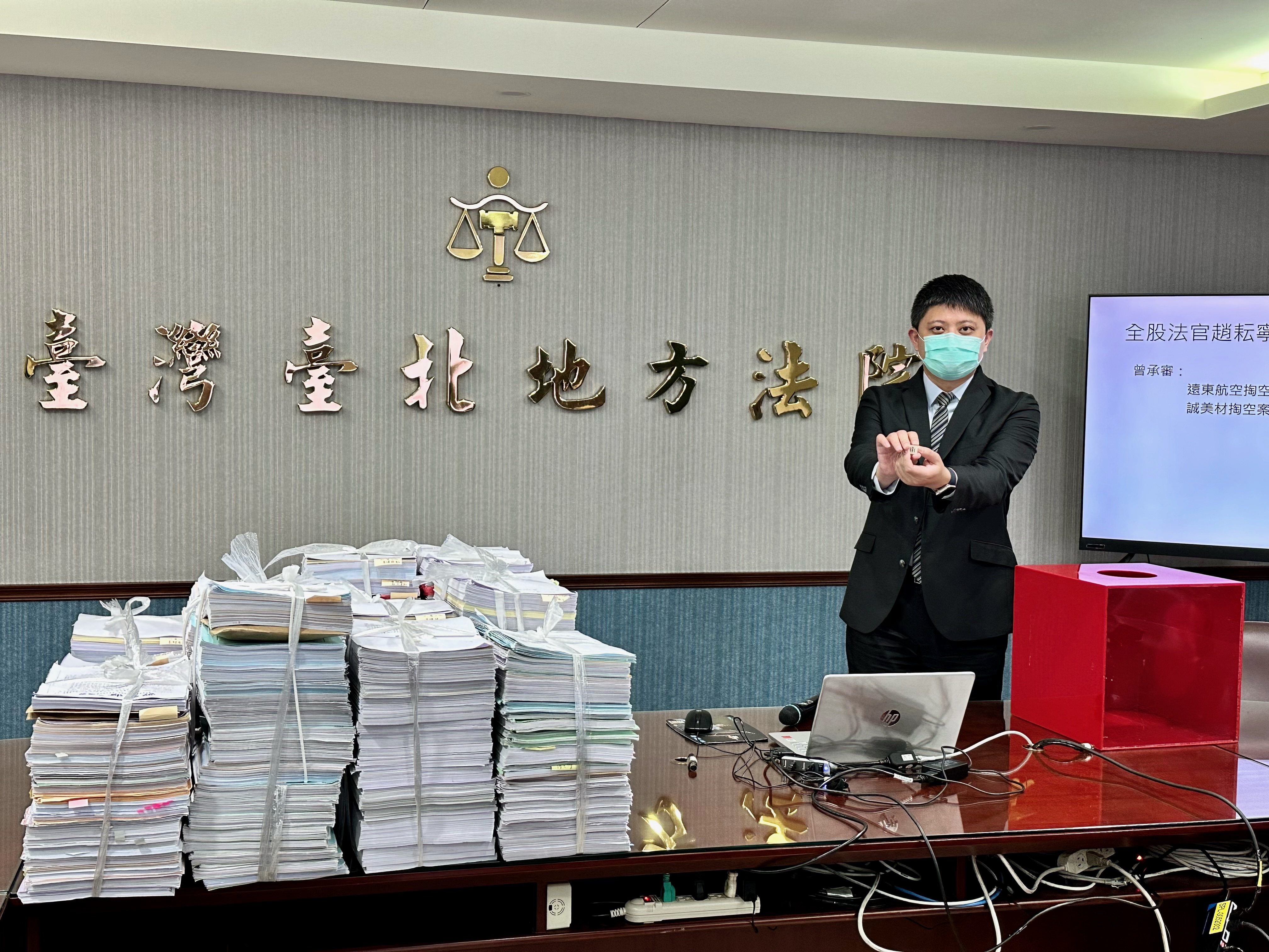 台北地院庭長吳承學公開抽籤，由衛股法官許芳瑜擔任im.b吸金案受命法官。