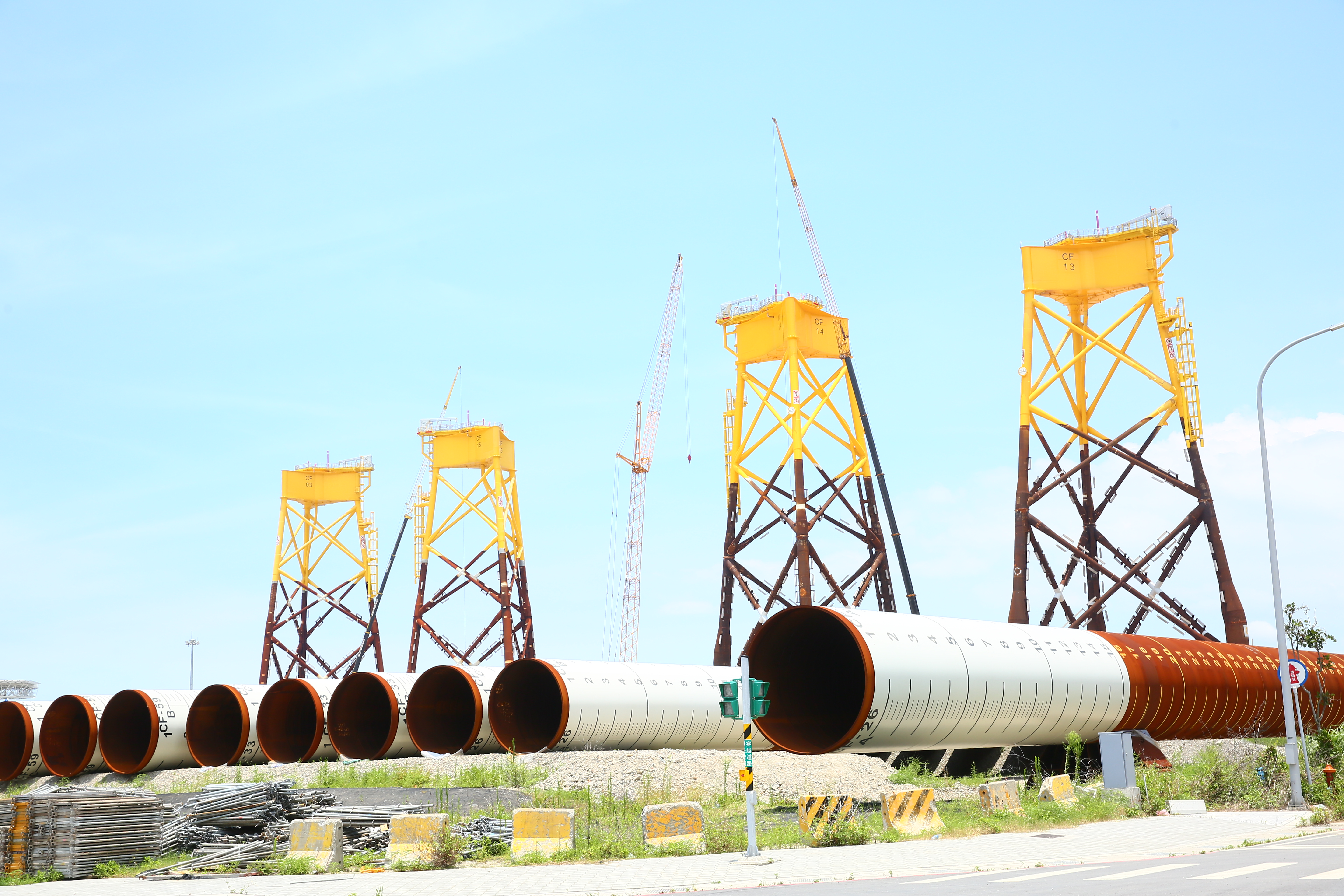 離岸風電3-1期五家開發商上月底全送件後，接下來的3-2期的選商規劃備受注目。