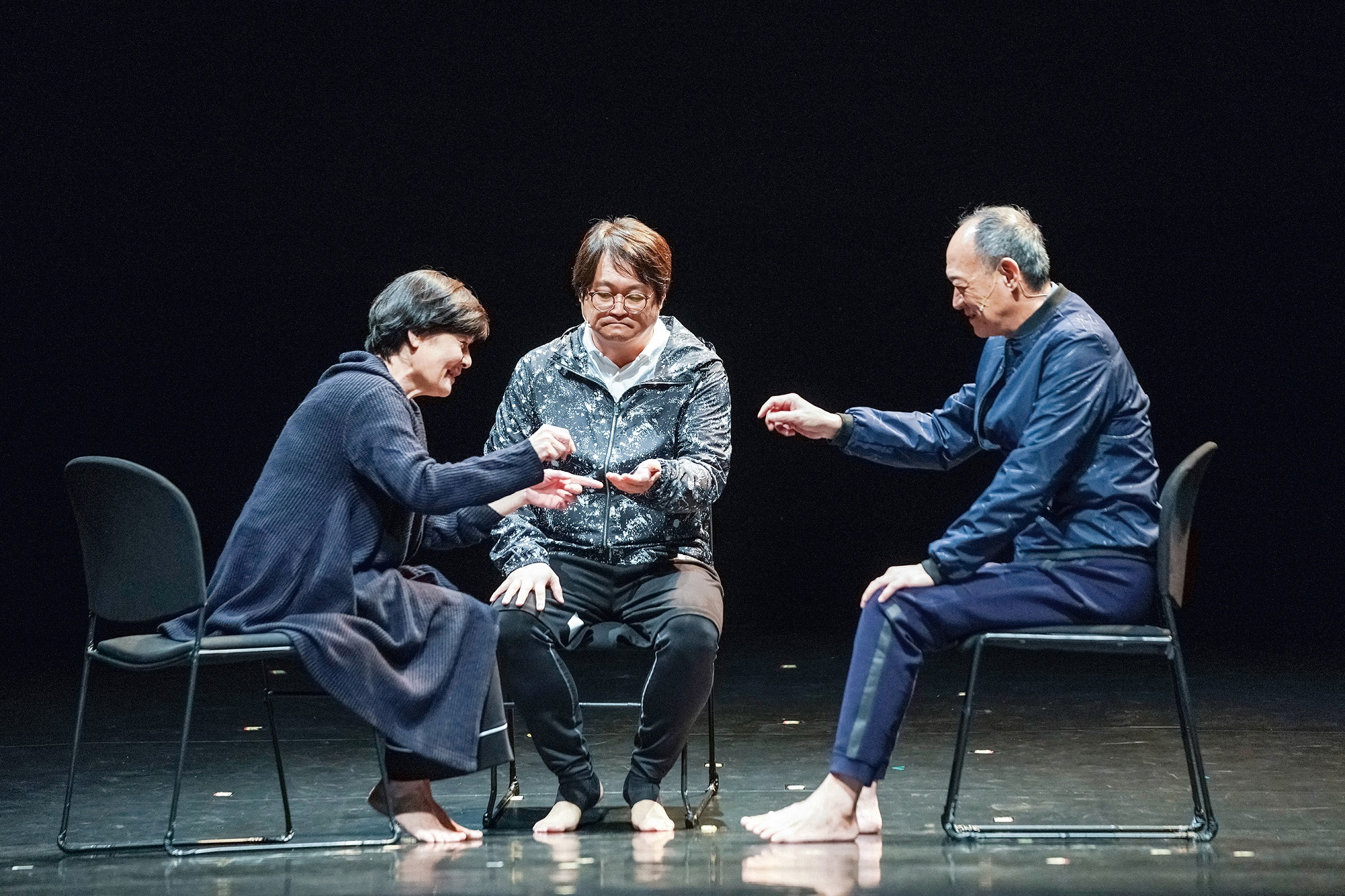 《蘭陵40—演員實驗教室》記錄經典舞台劇《演員實驗教室》片段，以及金士傑（右至左）、趙自強、馬汀尼等演員的生活片段。（劉振祥提供）