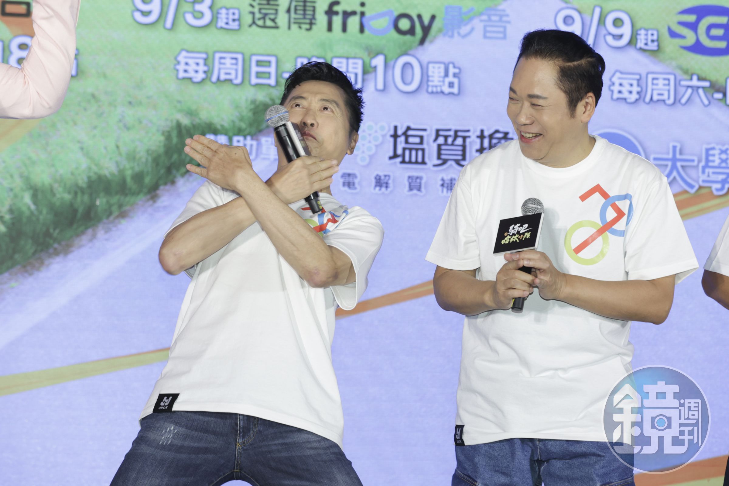 卜學亮（右）與哈林一起出席記者會。