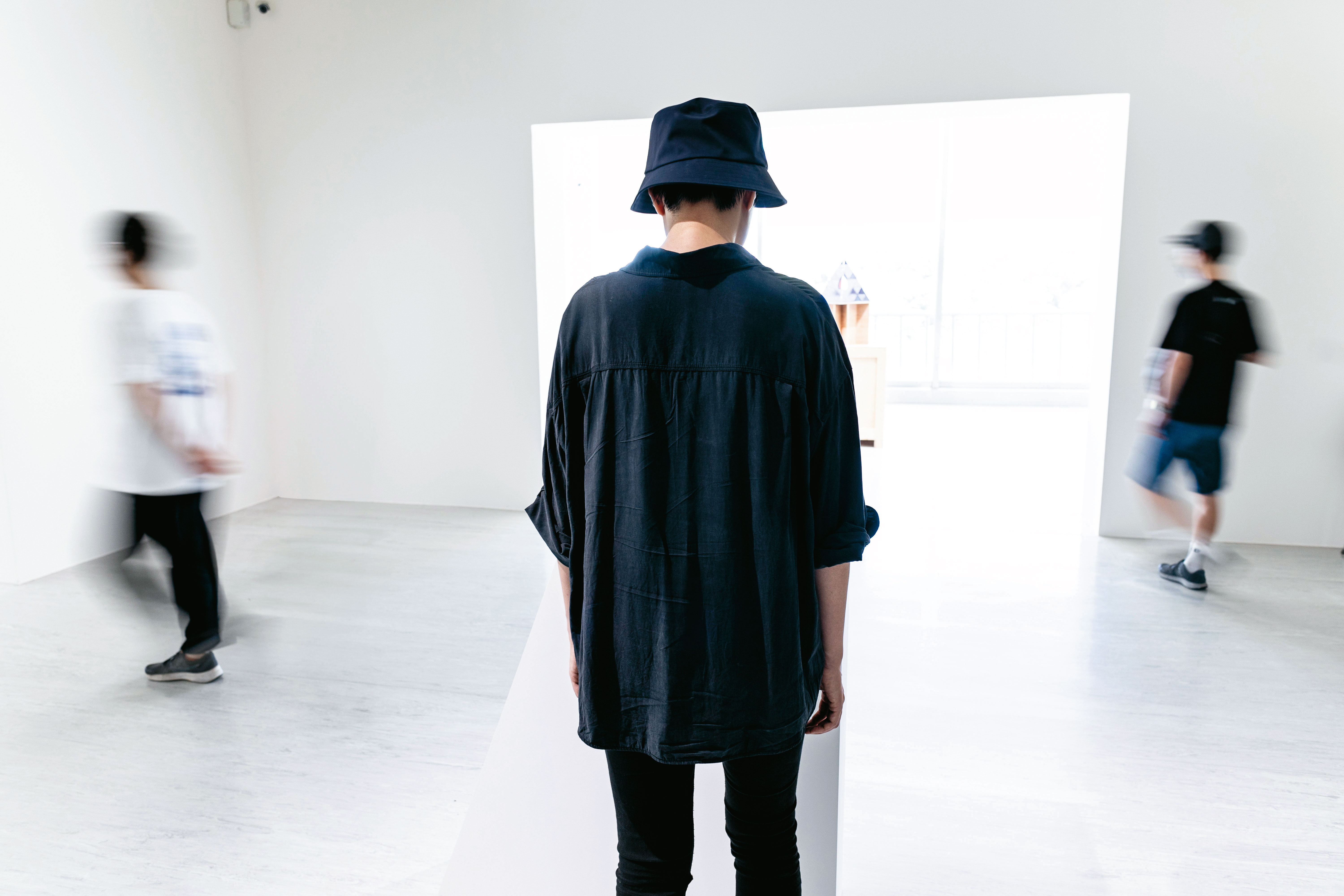 小菲說藝術圈的師生關係緊密，職場上遇到的都是同學、老師。