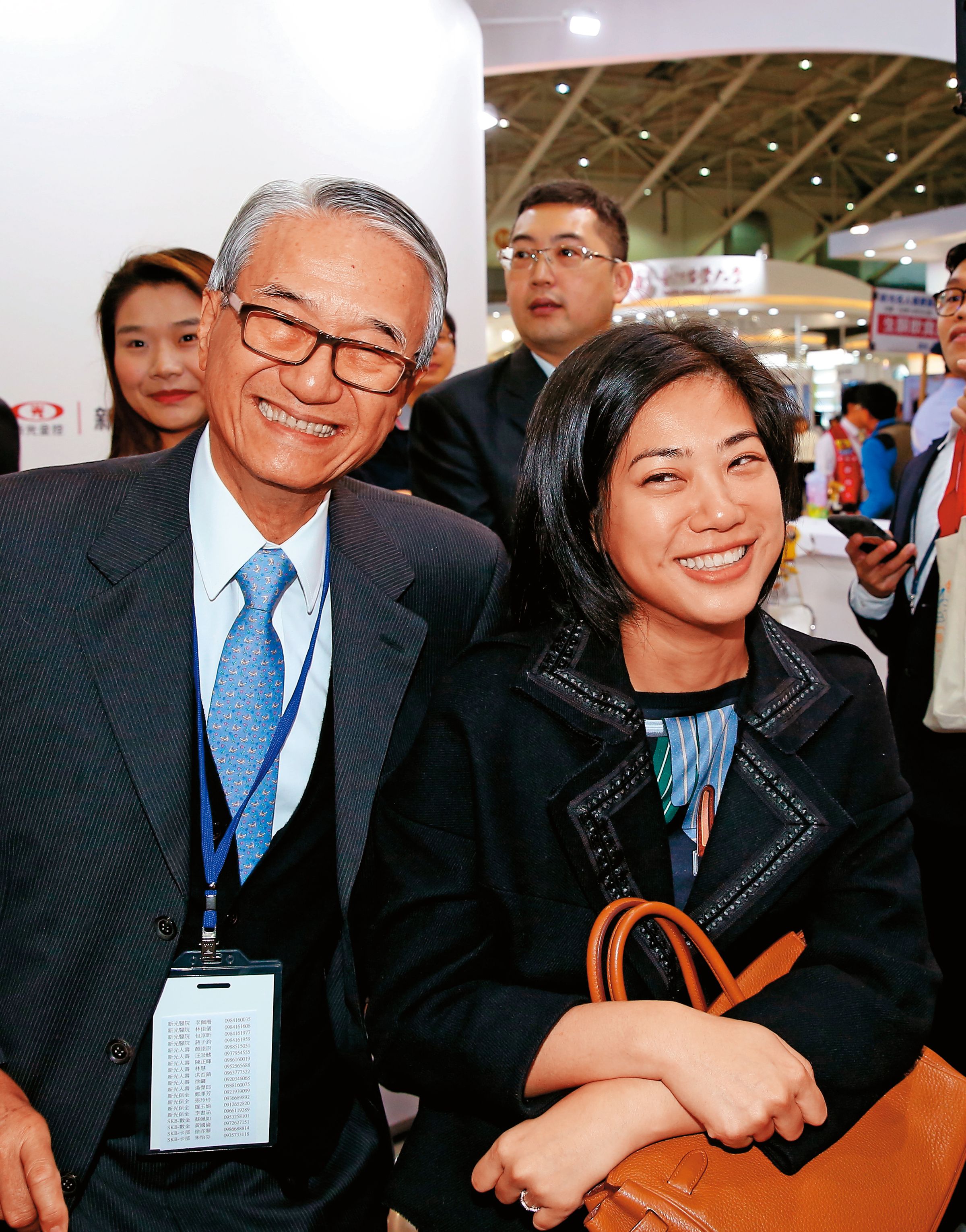 吳東進（左）丟掉新光金經營權後，吳家原先安排吳東進次女吳欣儒（右）續任新光金總經理。