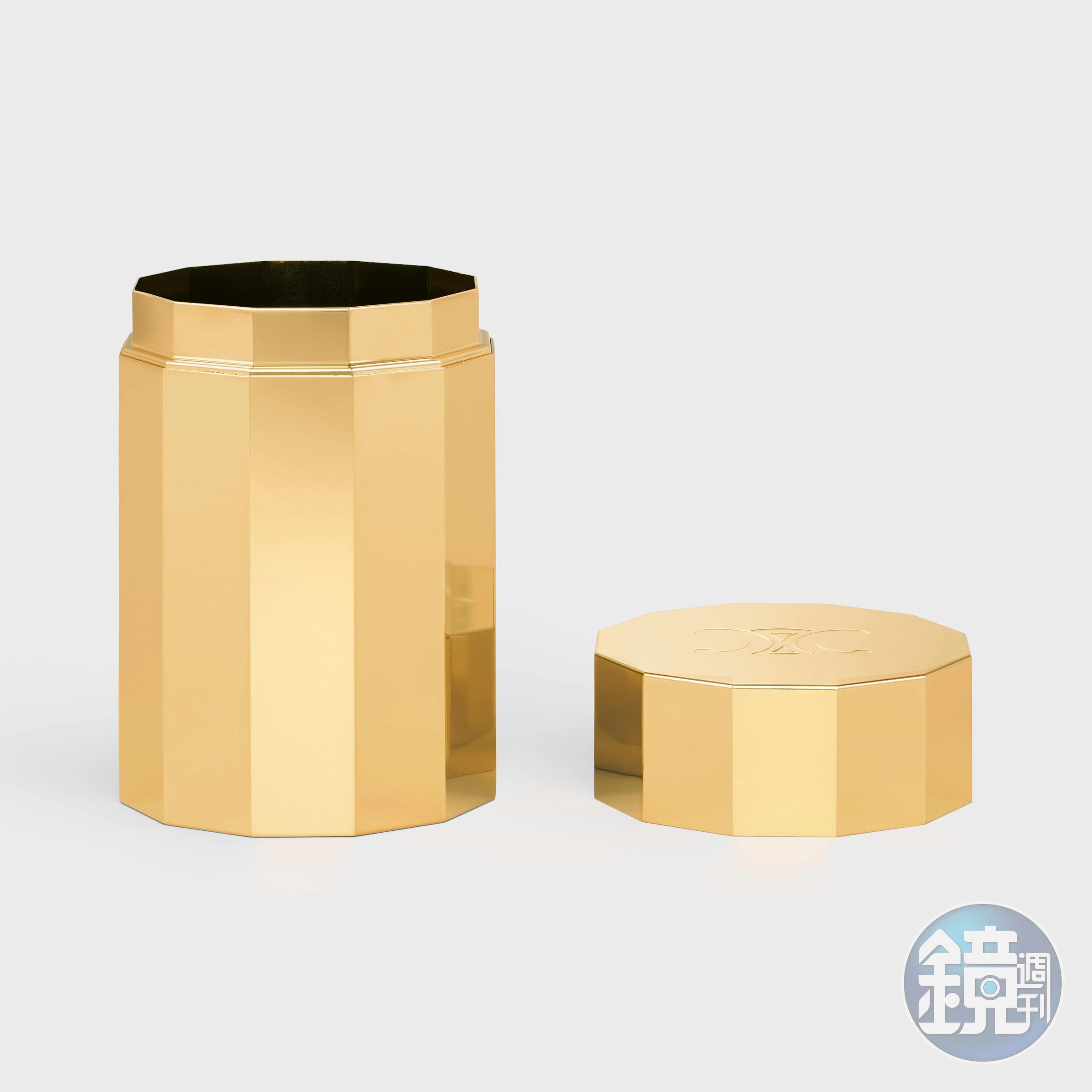 金色飾面鋁質化妝棉罐。NT$14,000(CELINE提供)