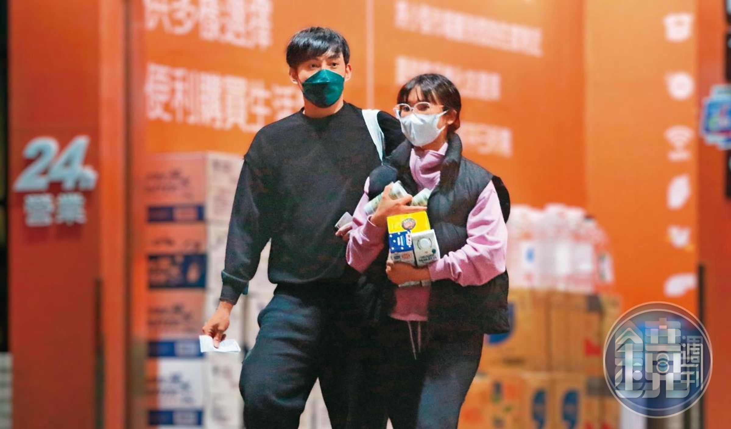 愛莉莎莎和男友呂杰陽白色情人節當天一起出門到超市採購。