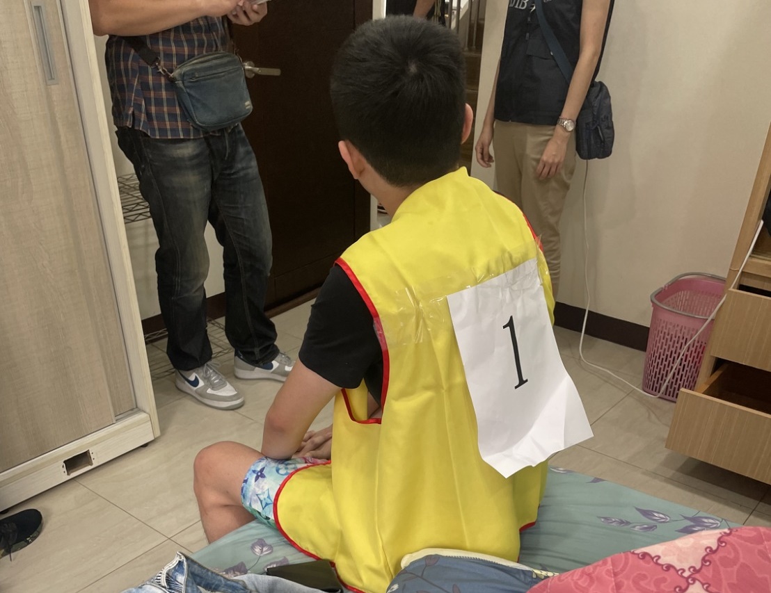 調查局南投縣調查站與中部機動站近日在中部地區連破２電信詐騙機房，展現打詐決心。（調查局提供）