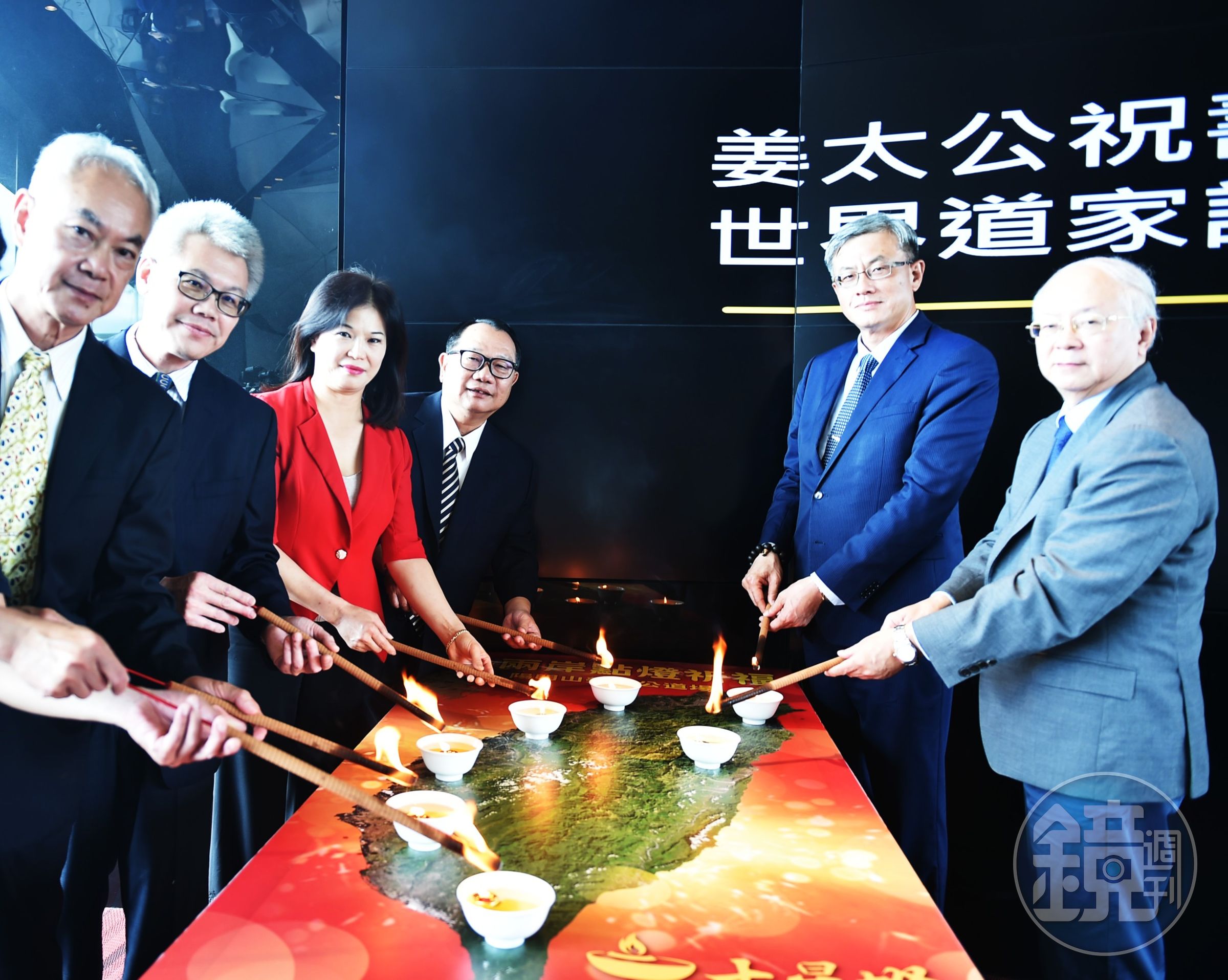 世界道家論壇記者會舉行七星燈點燈儀式,祈求論壇順利舉行,並為台灣祈福。(姜太公道場提供)
