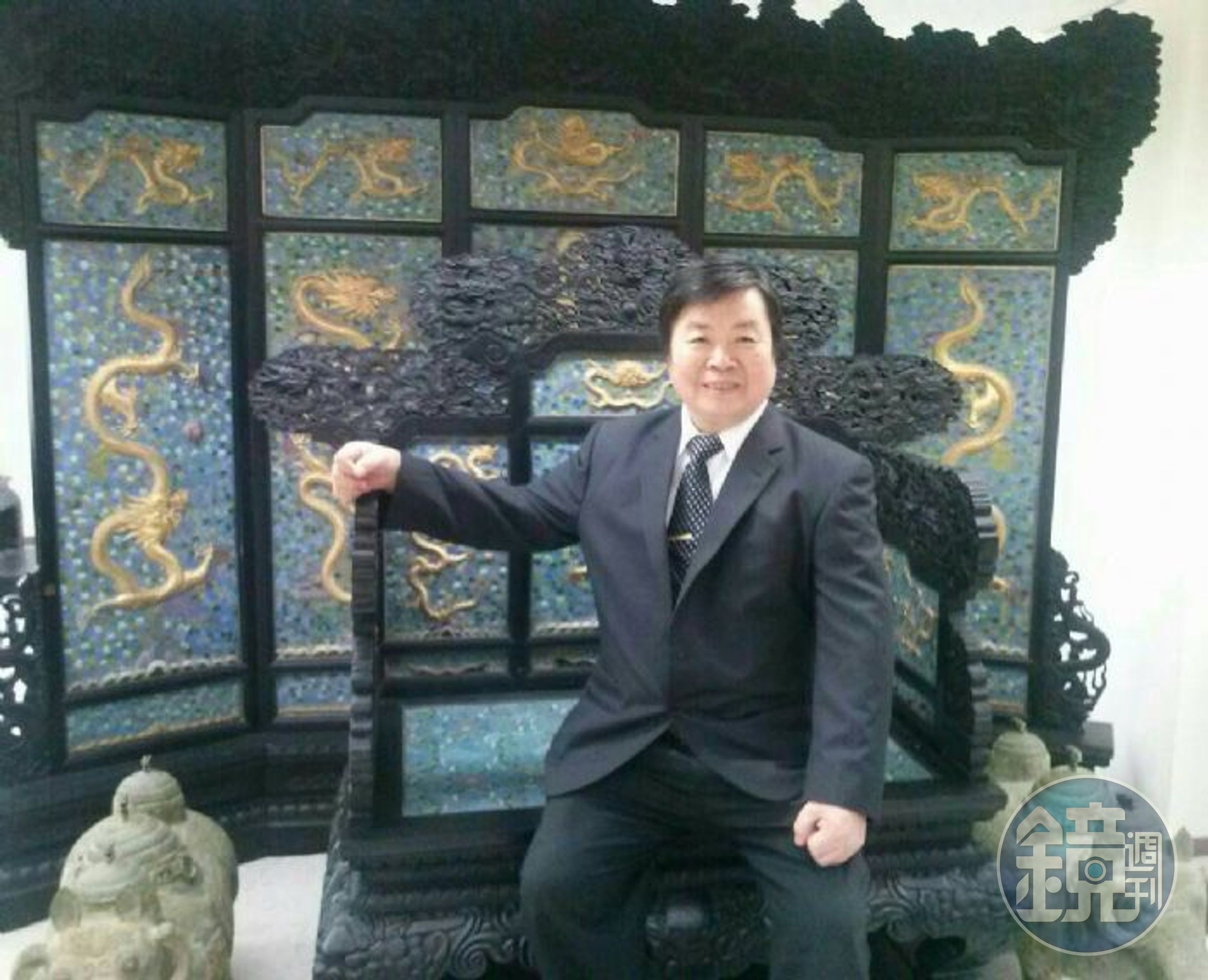 古董收藏家方瑞豐與友人假稱將推動「古文物證券化」,詐騙投資人認購美國未上市股票。(翻攝照片)