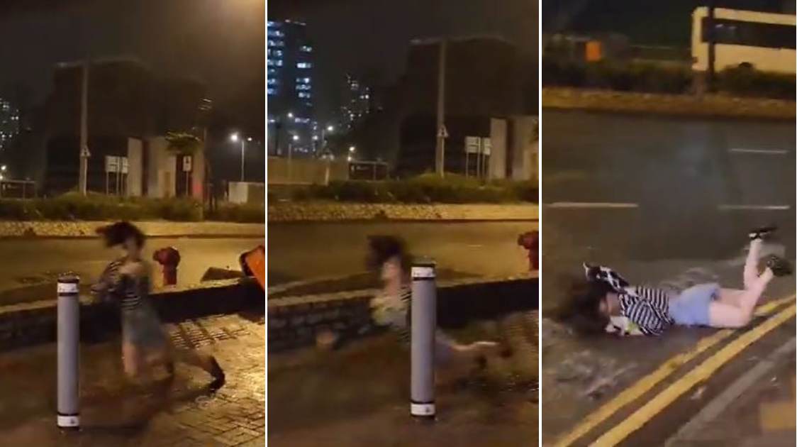 「完美暴風」蘇拉颱風襲擊香港，12級陣風把熱褲妹吹到「用臉滑行」約10米，畫面相當怵目驚心。（翻攝，臉書）