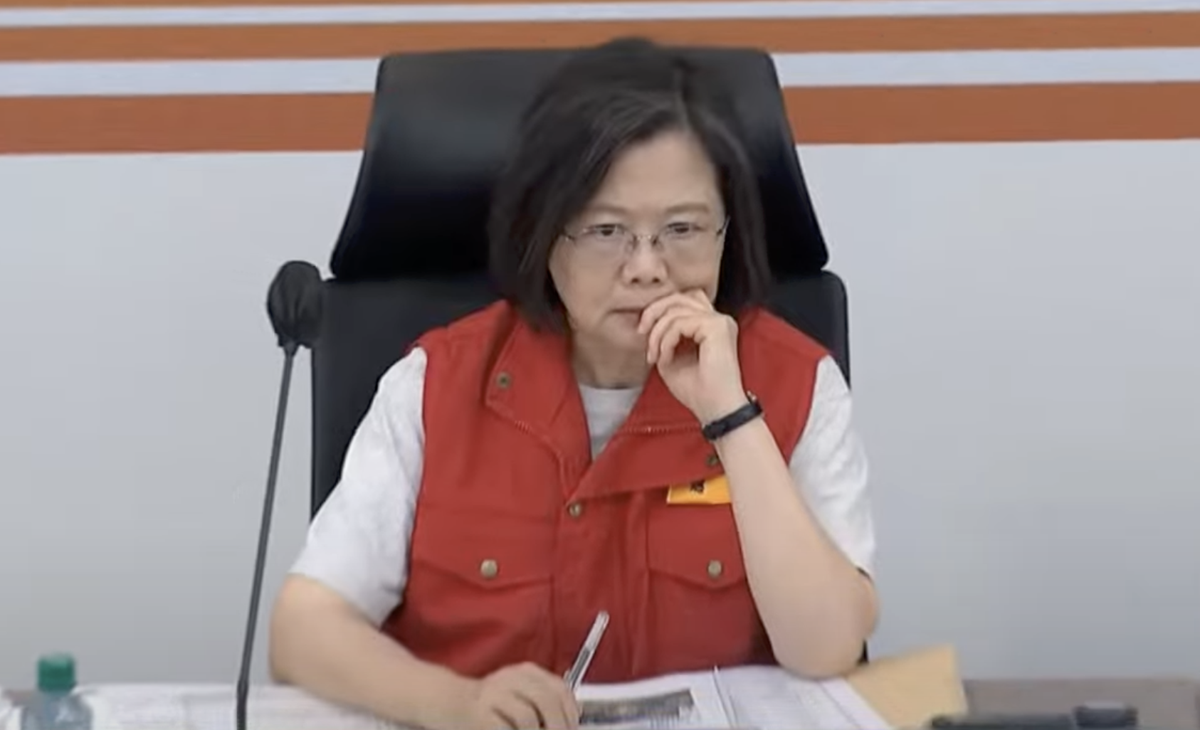 蔡英文今上午視察中央災害應變中心。（翻攝三立新聞網畫面）